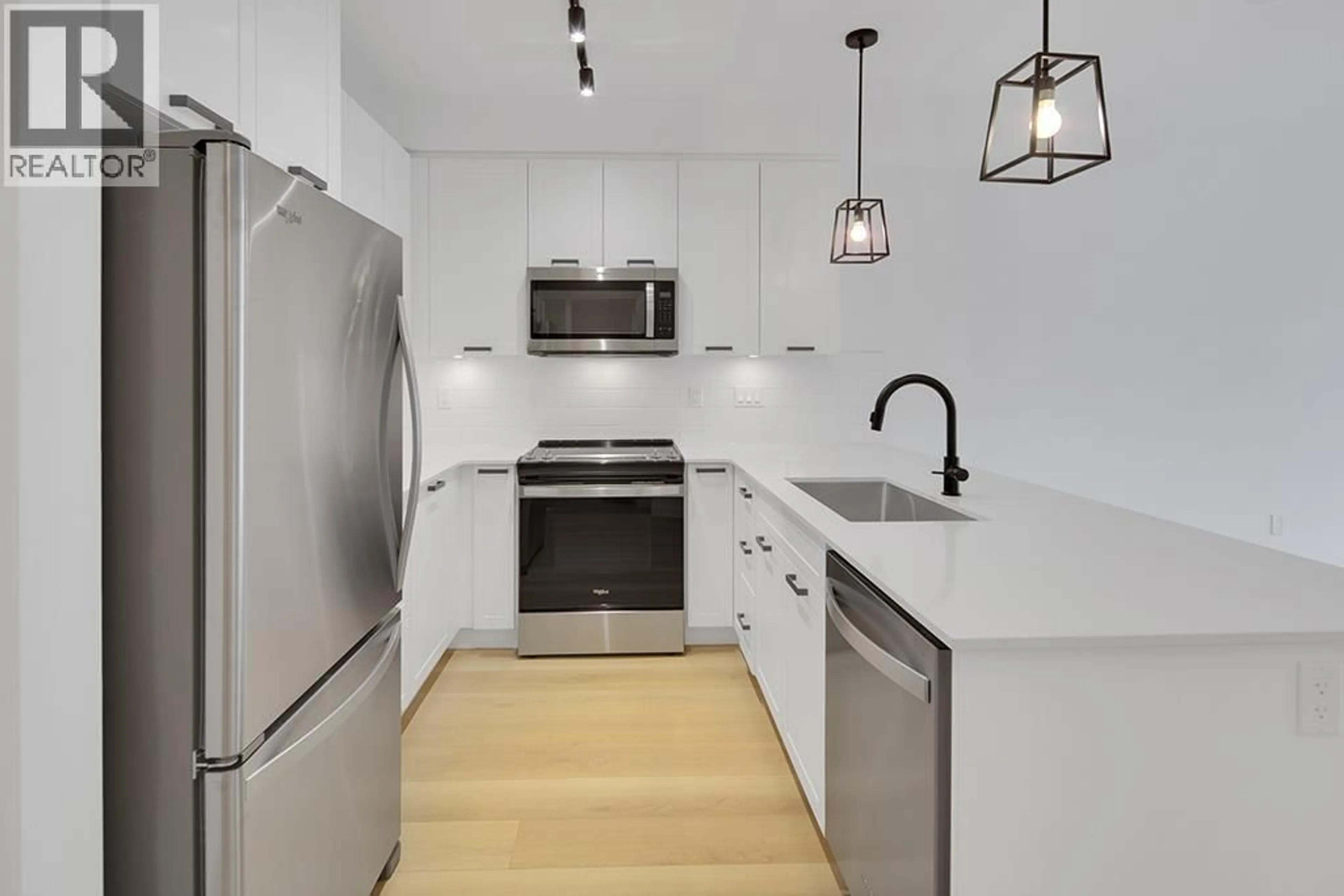 Standard kitchen, unknown for 114 - 22562 121 AVENUE, Maple Ridge British Columbia V2X3Y8
