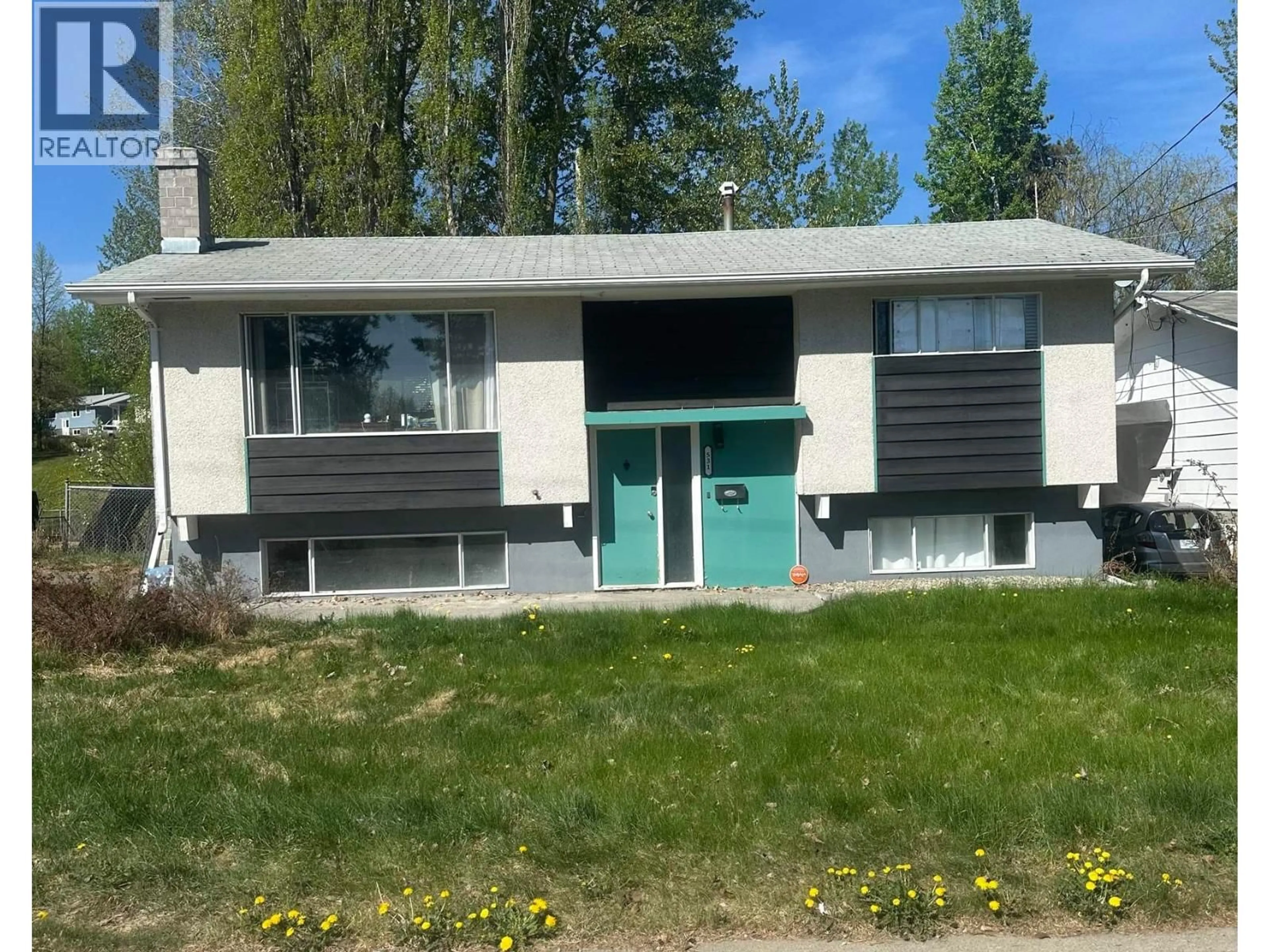Home with vinyl exterior material, street for 531 PERRY STREET, Quesnel British Columbia V2J1P1