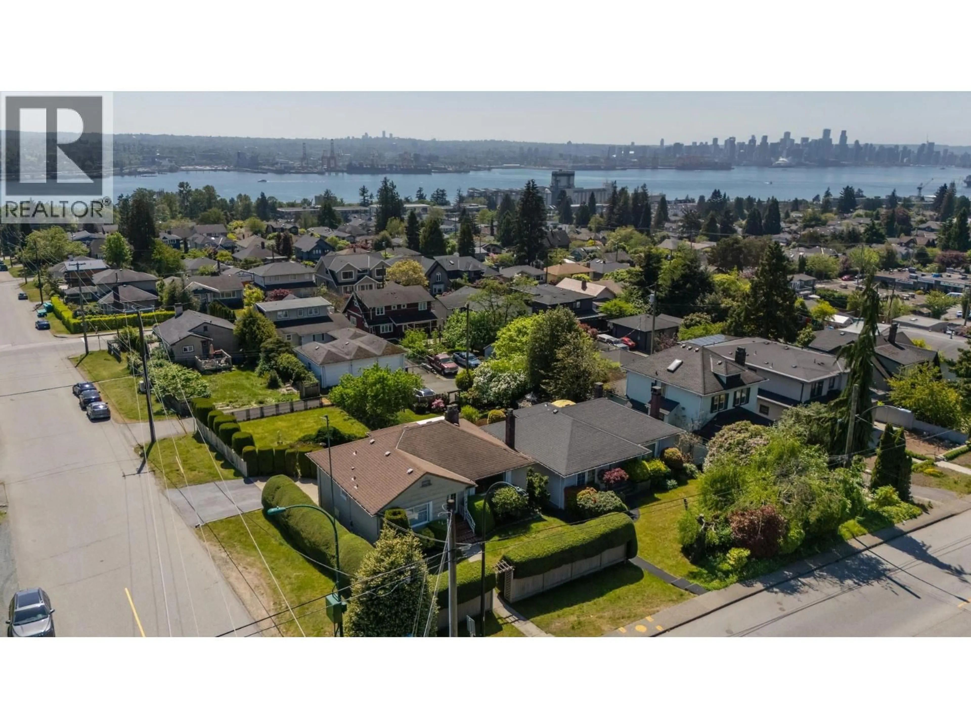 A pic from outside/outdoor area/front of a property/back of a property/a pic from drone, water/lake/river/ocean view for 657 KEITH ROAD, North Vancouver British Columbia V7L1W4