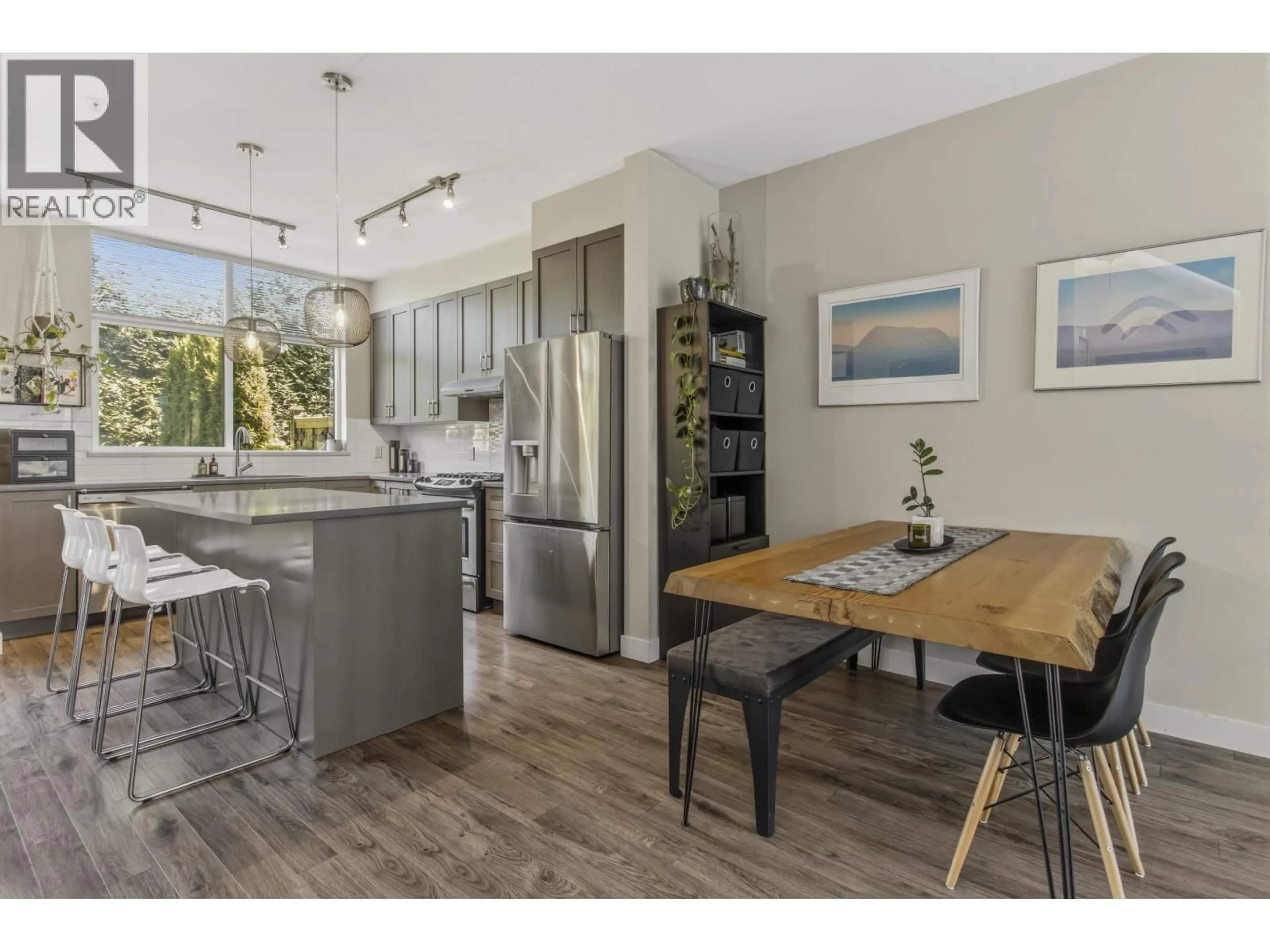 Open concept kitchen, wood/laminate floor for 38368 SUMMITS VIEW DRIVE, Squamish British Columbia V8B0V4