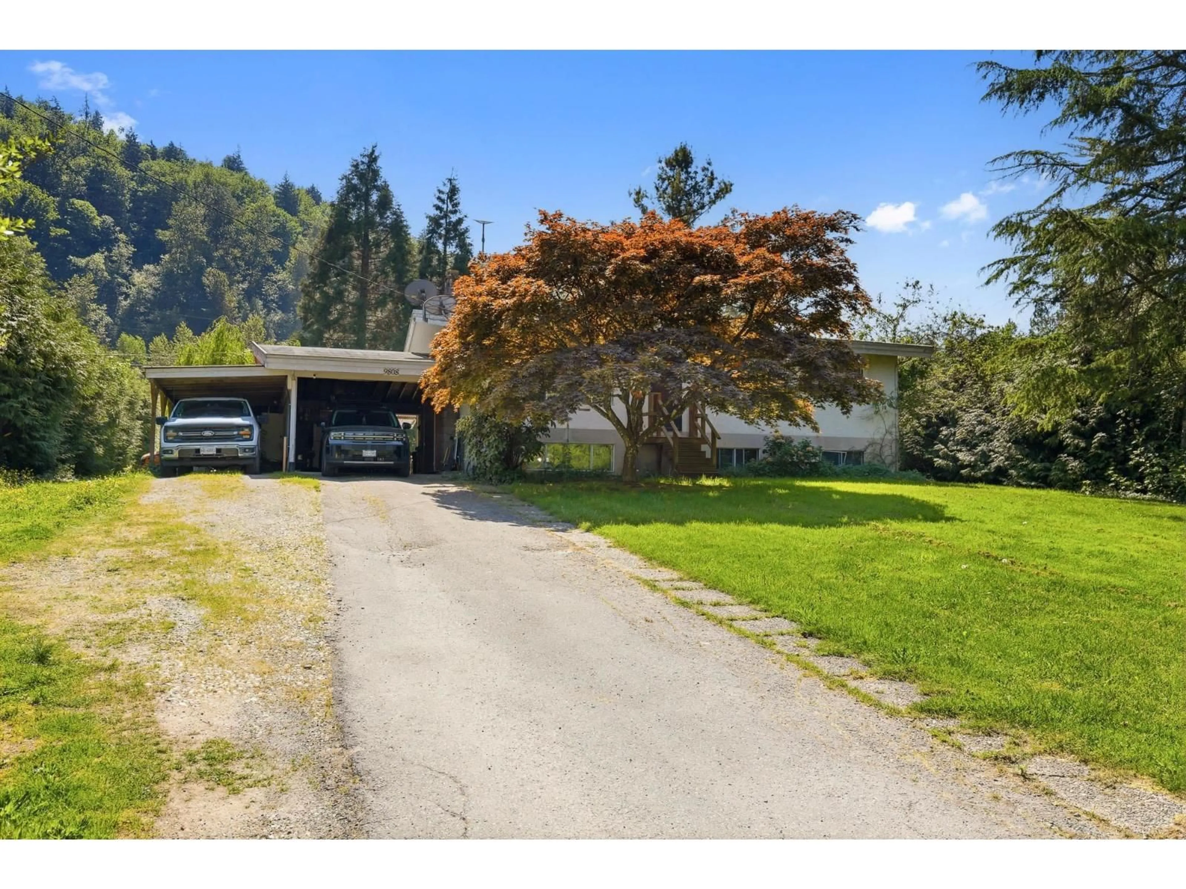 A pic from outside/outdoor area/front of a property/back of a property/a pic from drone, street for 9808 THOMPSON ROAD, Rosedale British Columbia V0X1X1