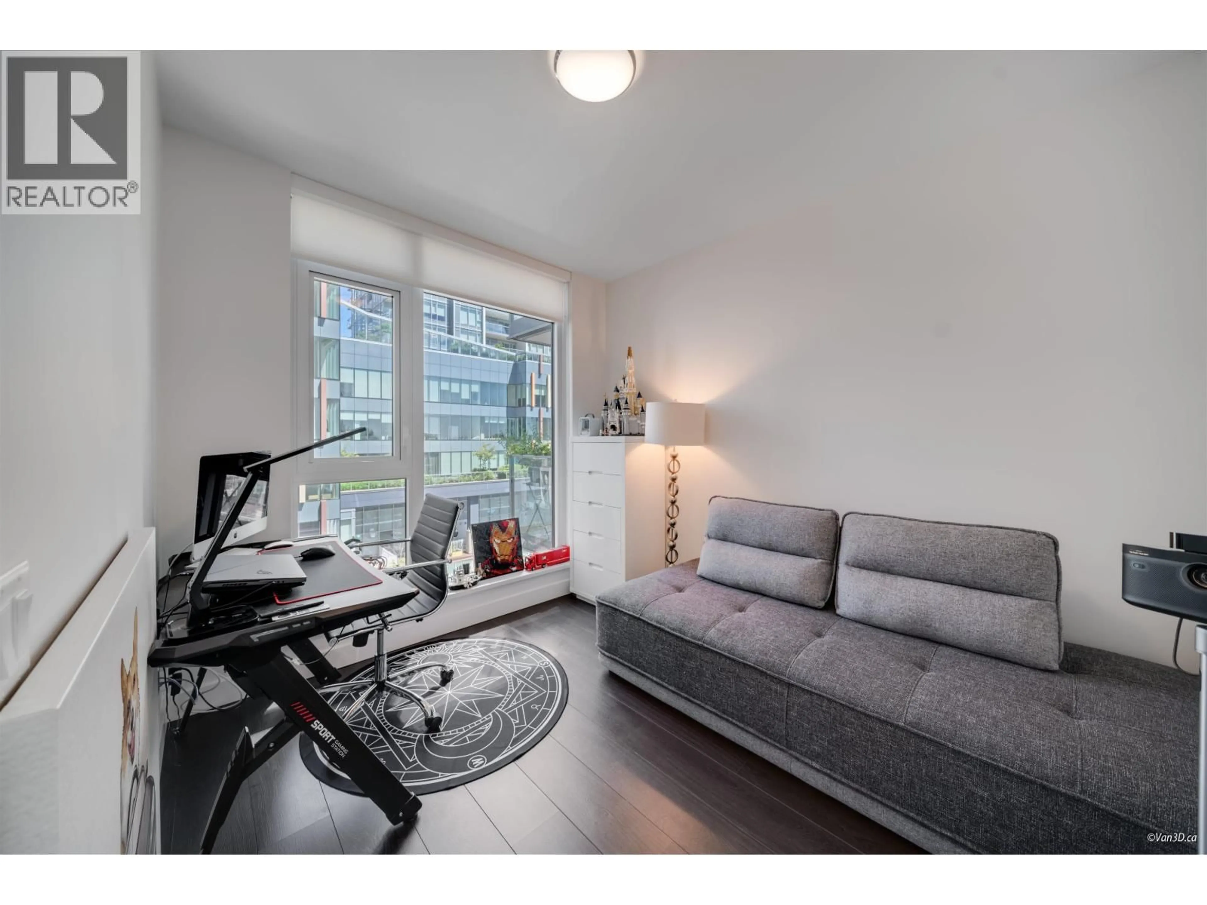 Living room with furniture, wood/laminate floor for 606 - 6398 SILVER AVENUE, Burnaby British Columbia V5H0K7