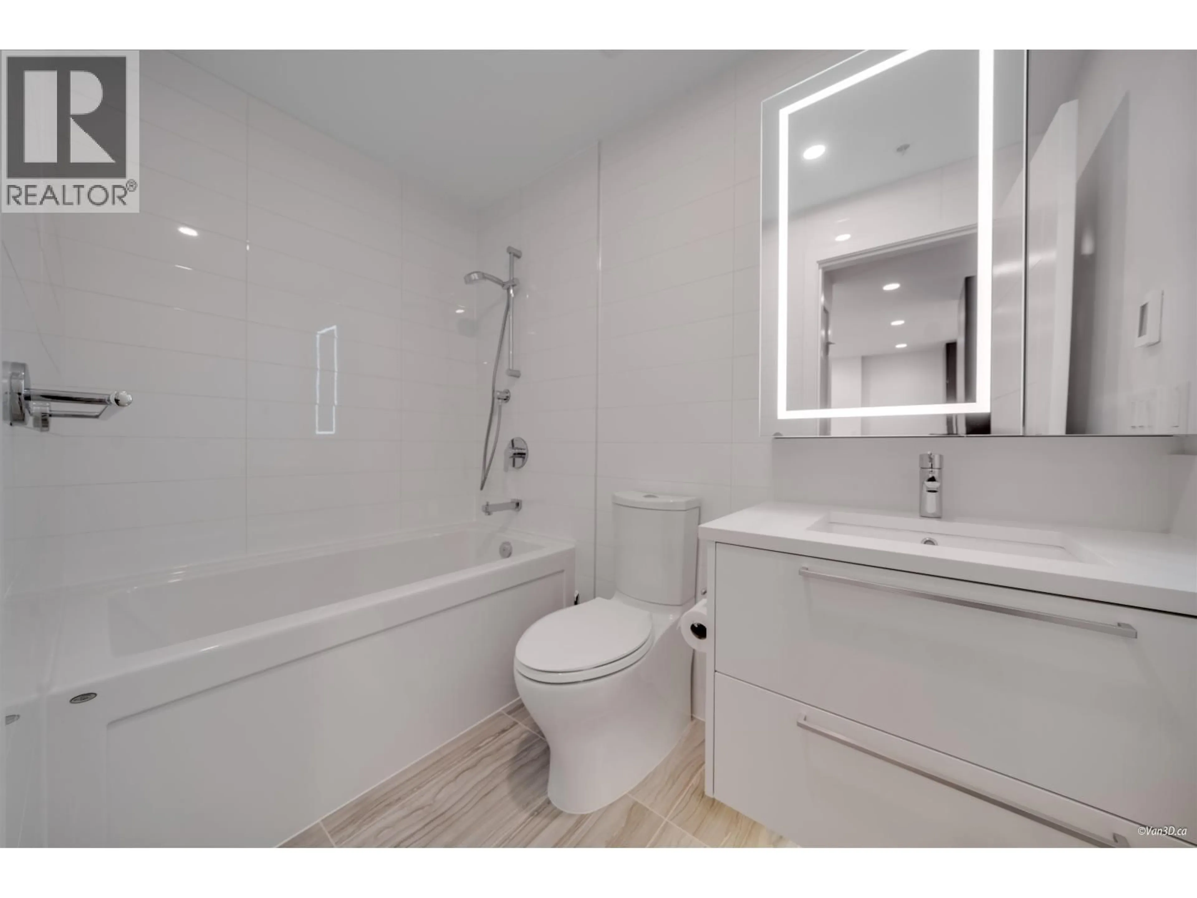 Standard bathroom, ceramic/tile floor for 606 - 6398 SILVER AVENUE, Burnaby British Columbia V5H0K7