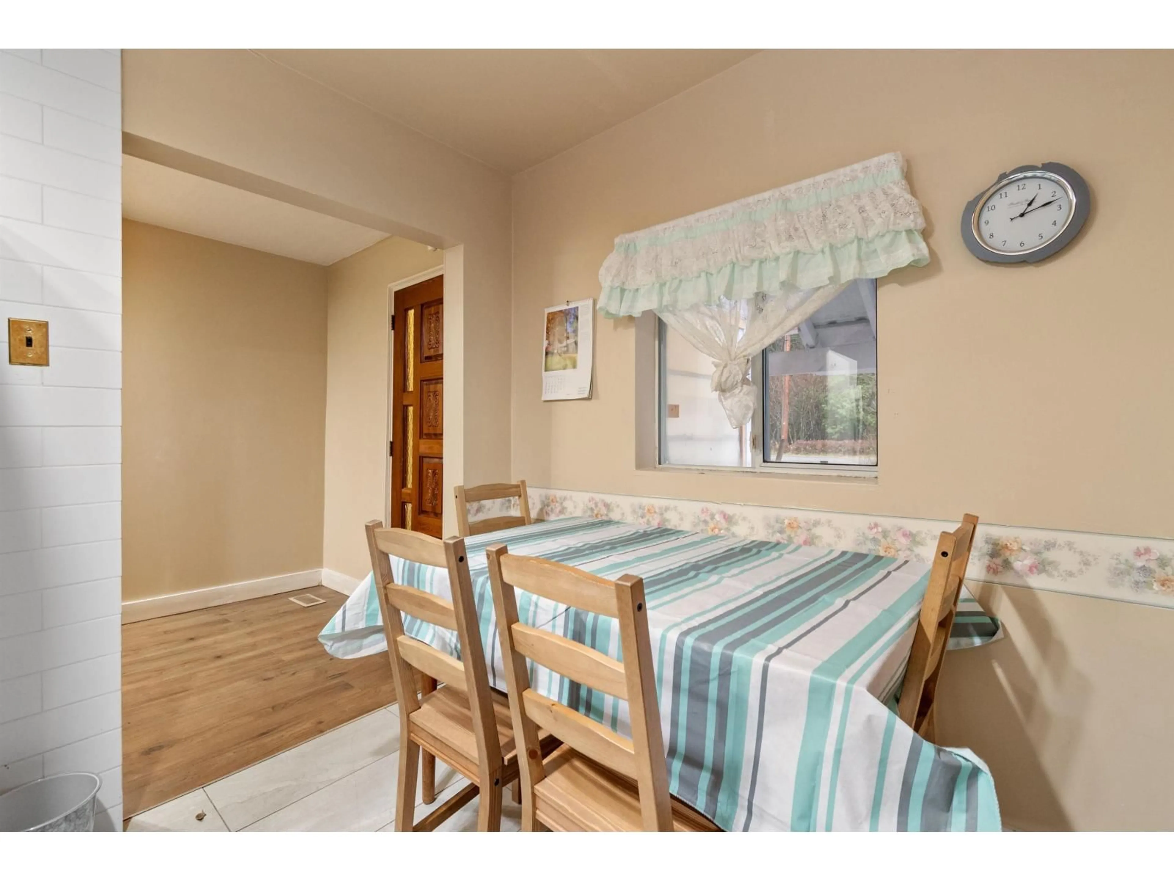 Dining room, wood/laminate floor for 366 WATER AVENUE, Hope British Columbia V0X1L0