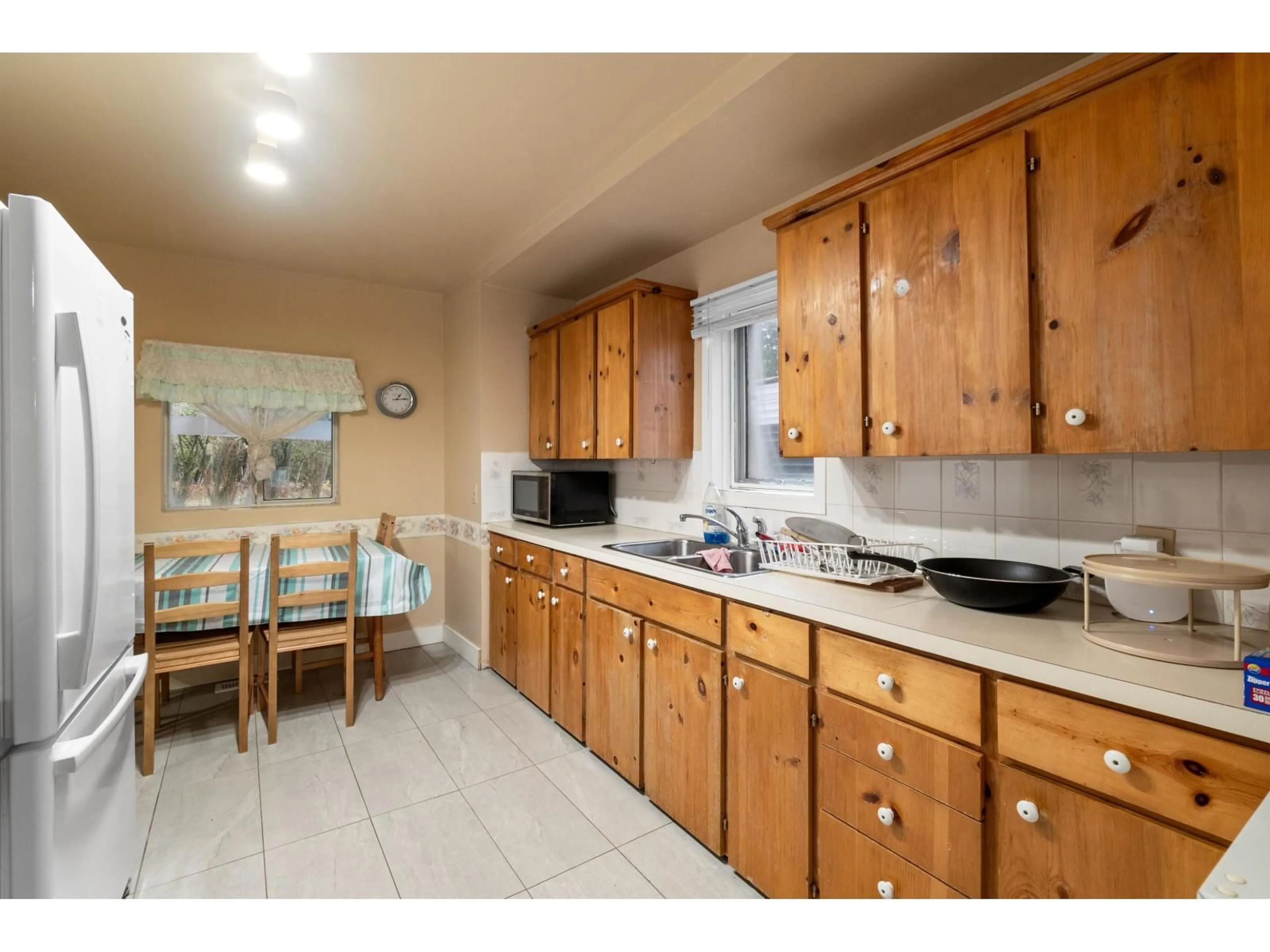 Standard kitchen, unknown for 366 WATER AVENUE, Hope British Columbia V0X1L0