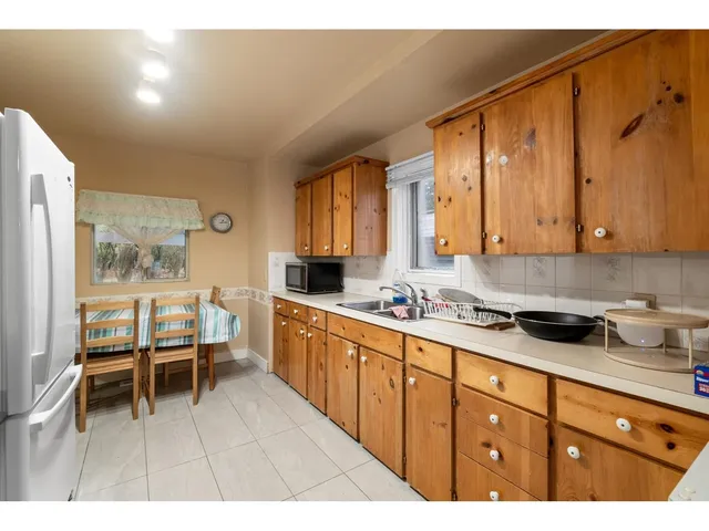 366 WATER AVENUE, Hope 4