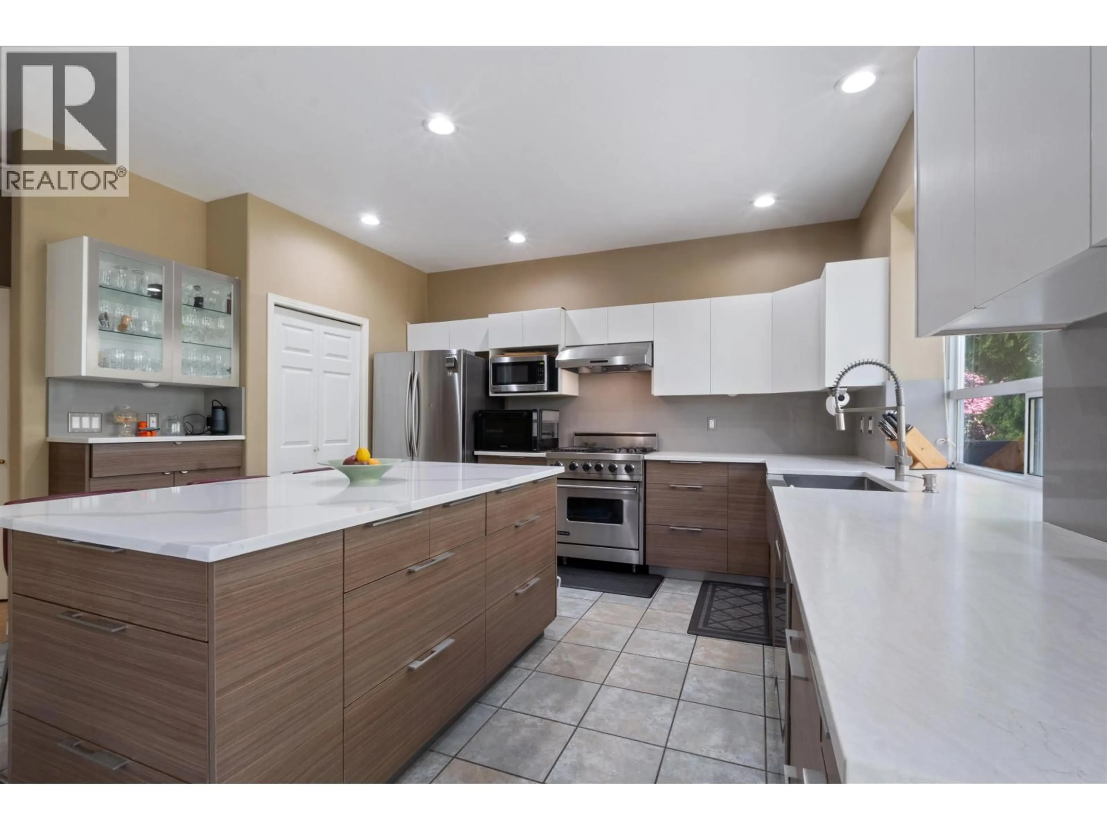 Contemporary kitchen, ceramic/tile floor for 43 LINDEN COURT, Port Moody British Columbia V3H5C1