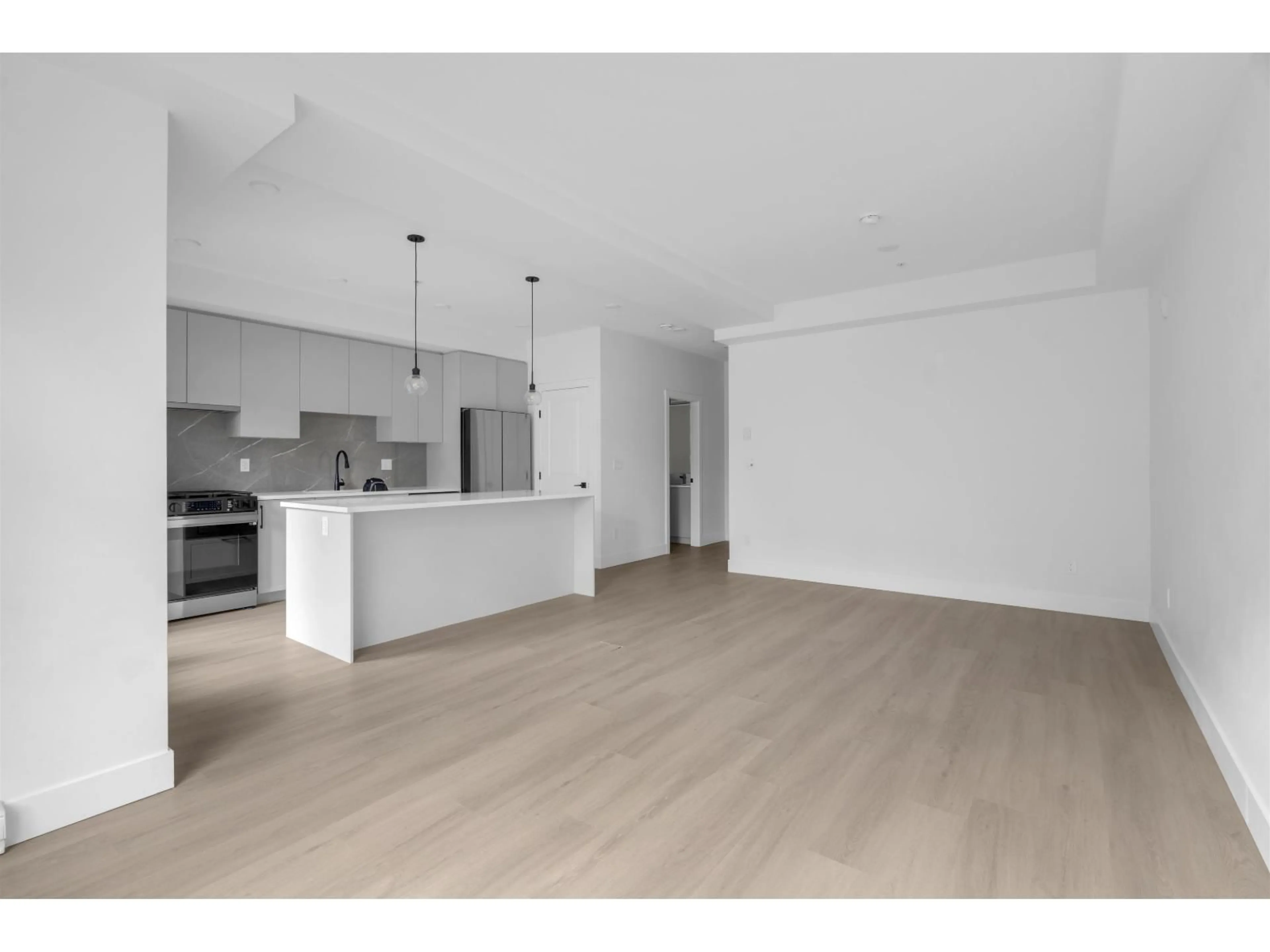 Open concept kitchen, wood/laminate floor for 102 - 3528 146A STREET, Surrey British Columbia V4P0H4