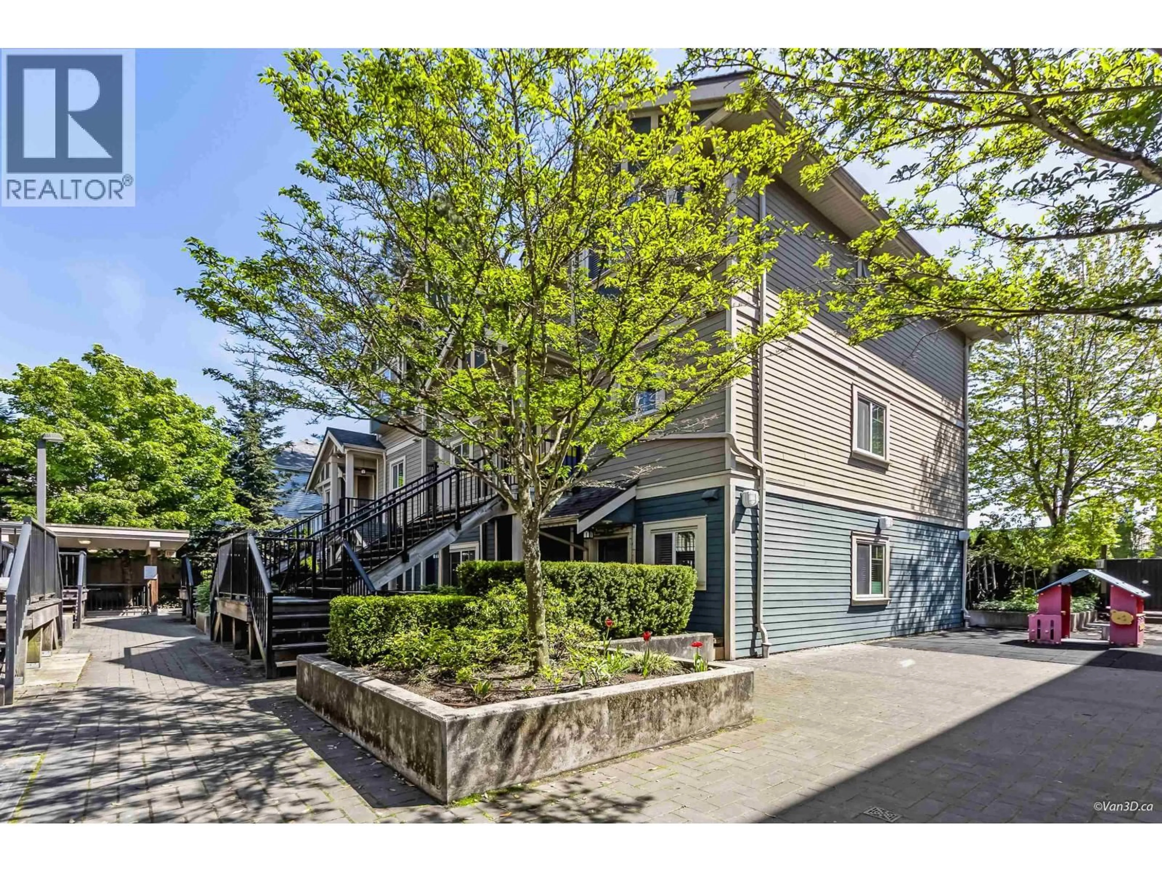 Patio, street for 216 - 7168 STRIDE AVENUE, Burnaby British Columbia V3N1T7