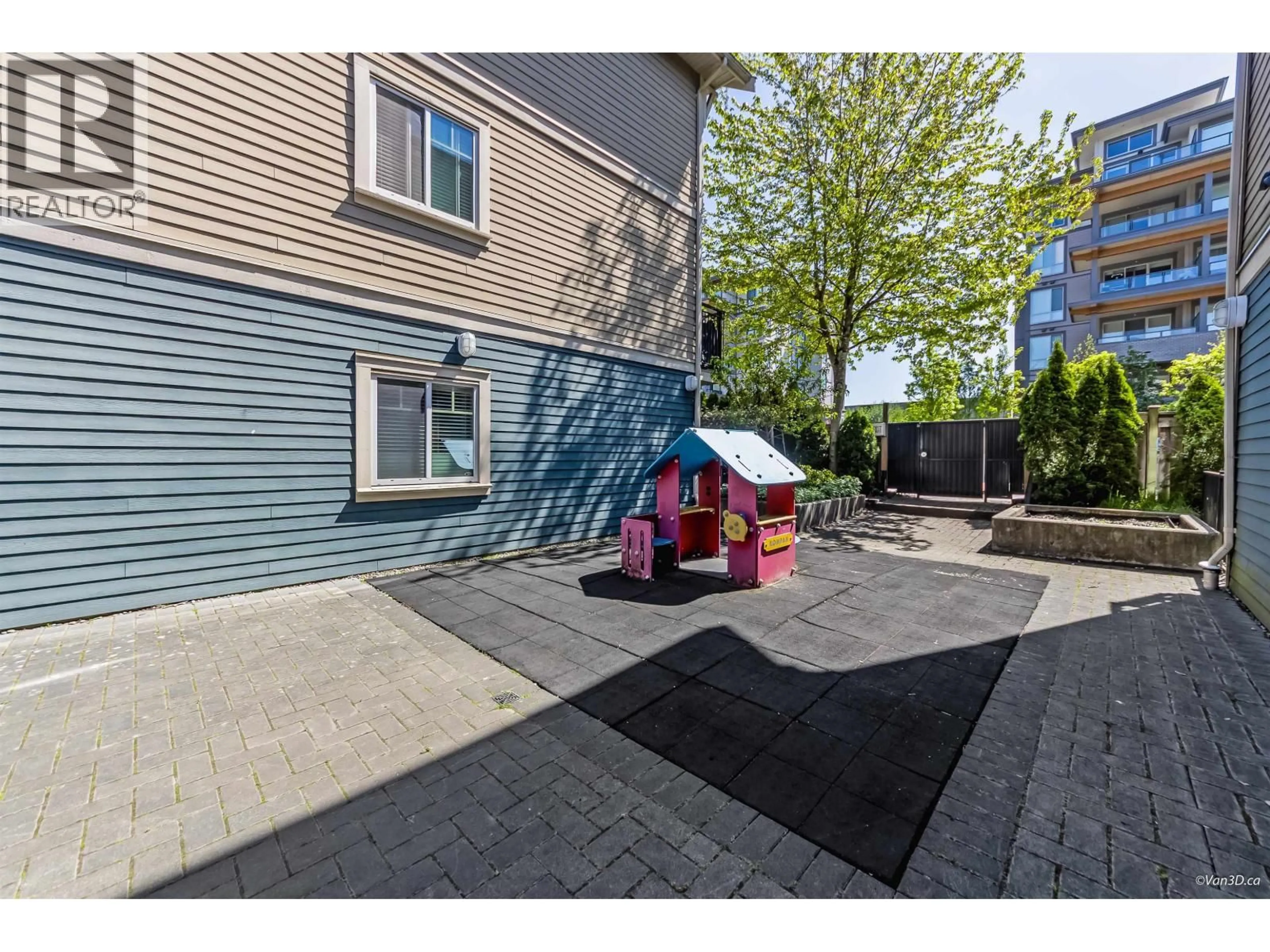 Patio, street for 216 - 7168 STRIDE AVENUE, Burnaby British Columbia V3N1T7