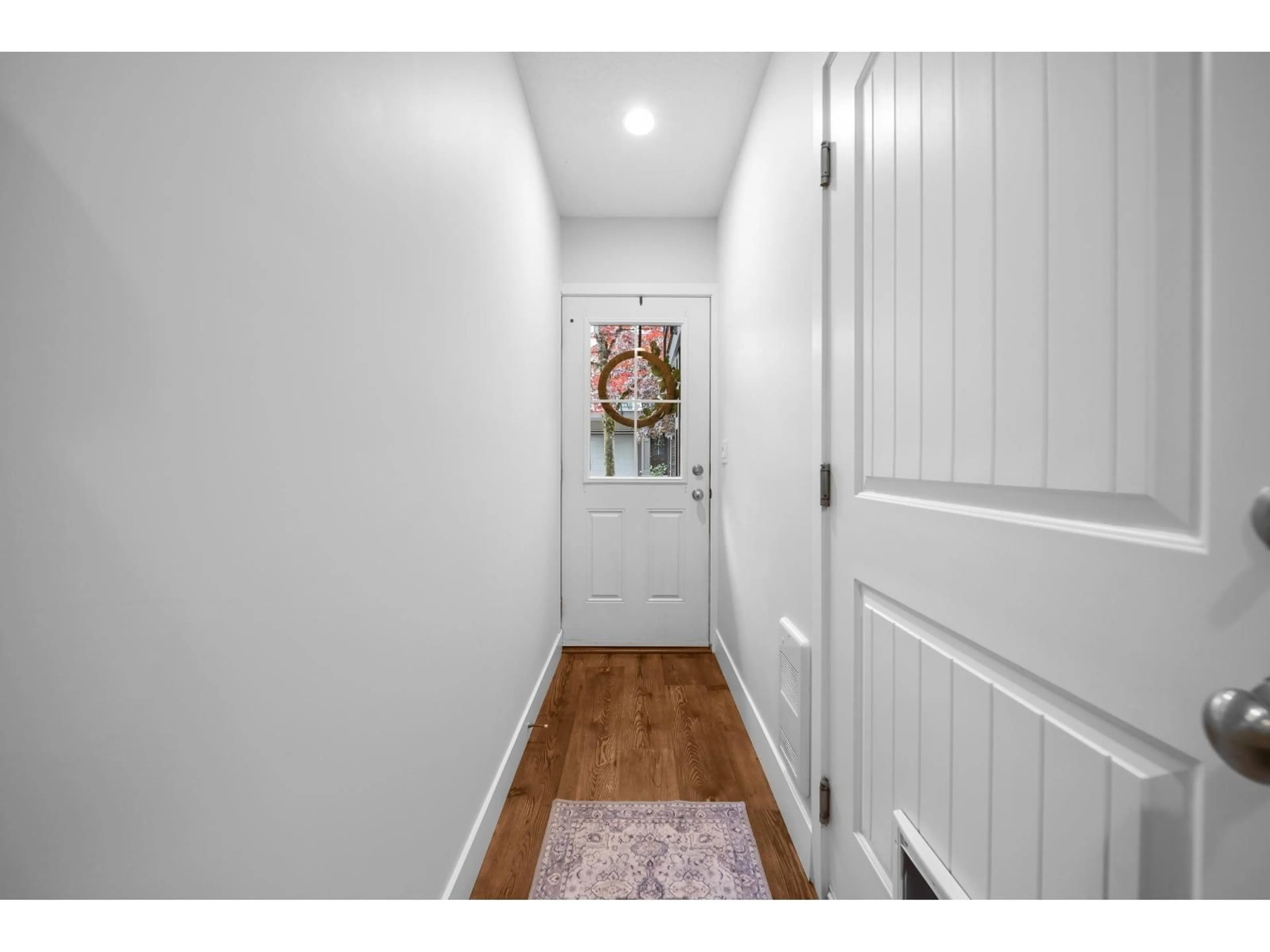 Indoor entryway for 113 - 4401 BLAUSON BOULEVARD, Abbotsford British Columbia V3G0A4