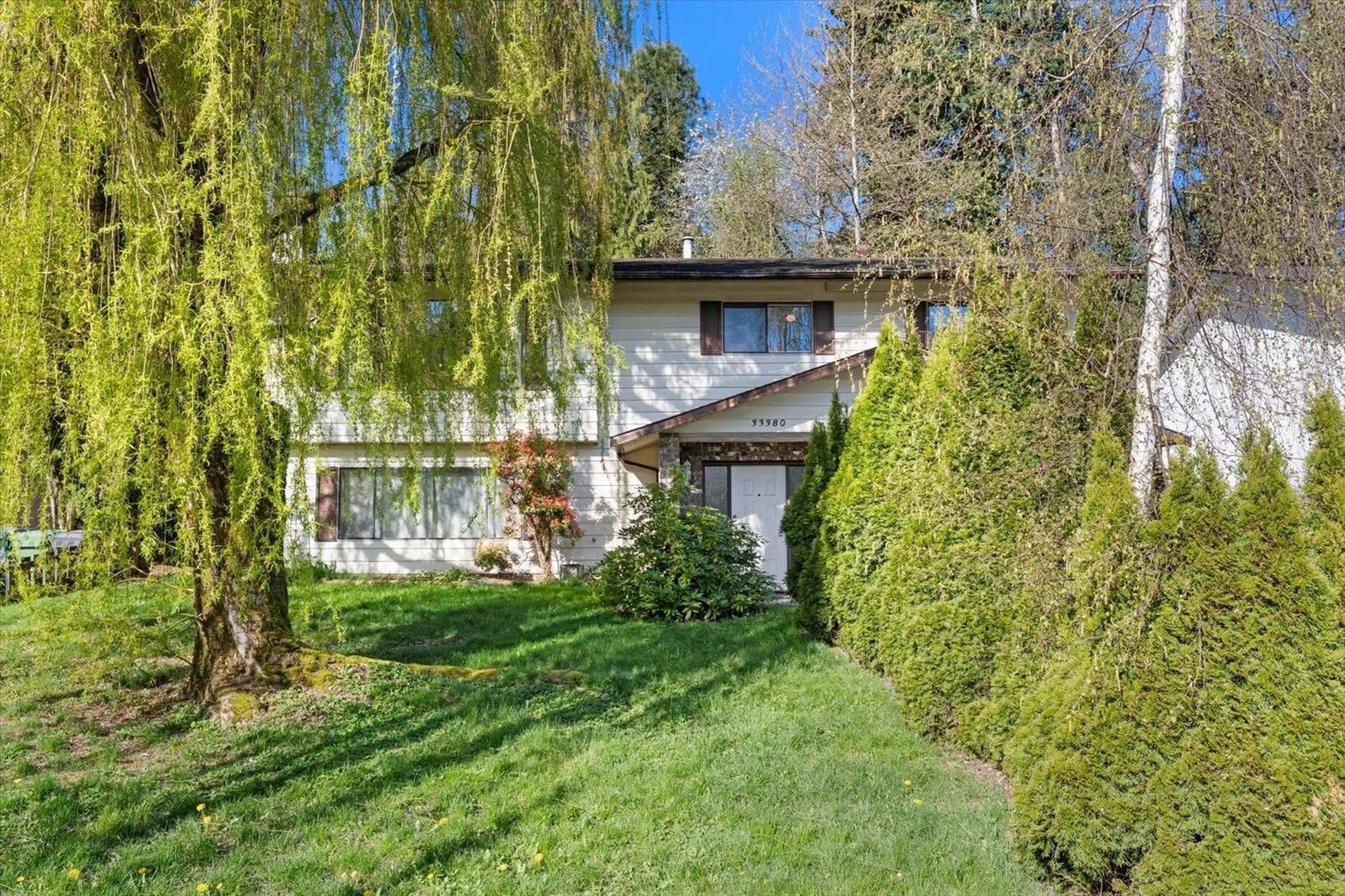 A pic from outside/outdoor area/front of a property/back of a property/a pic from drone, street for 33380 WREN CRESCENT, Abbotsford British Columbia V2S5W1
