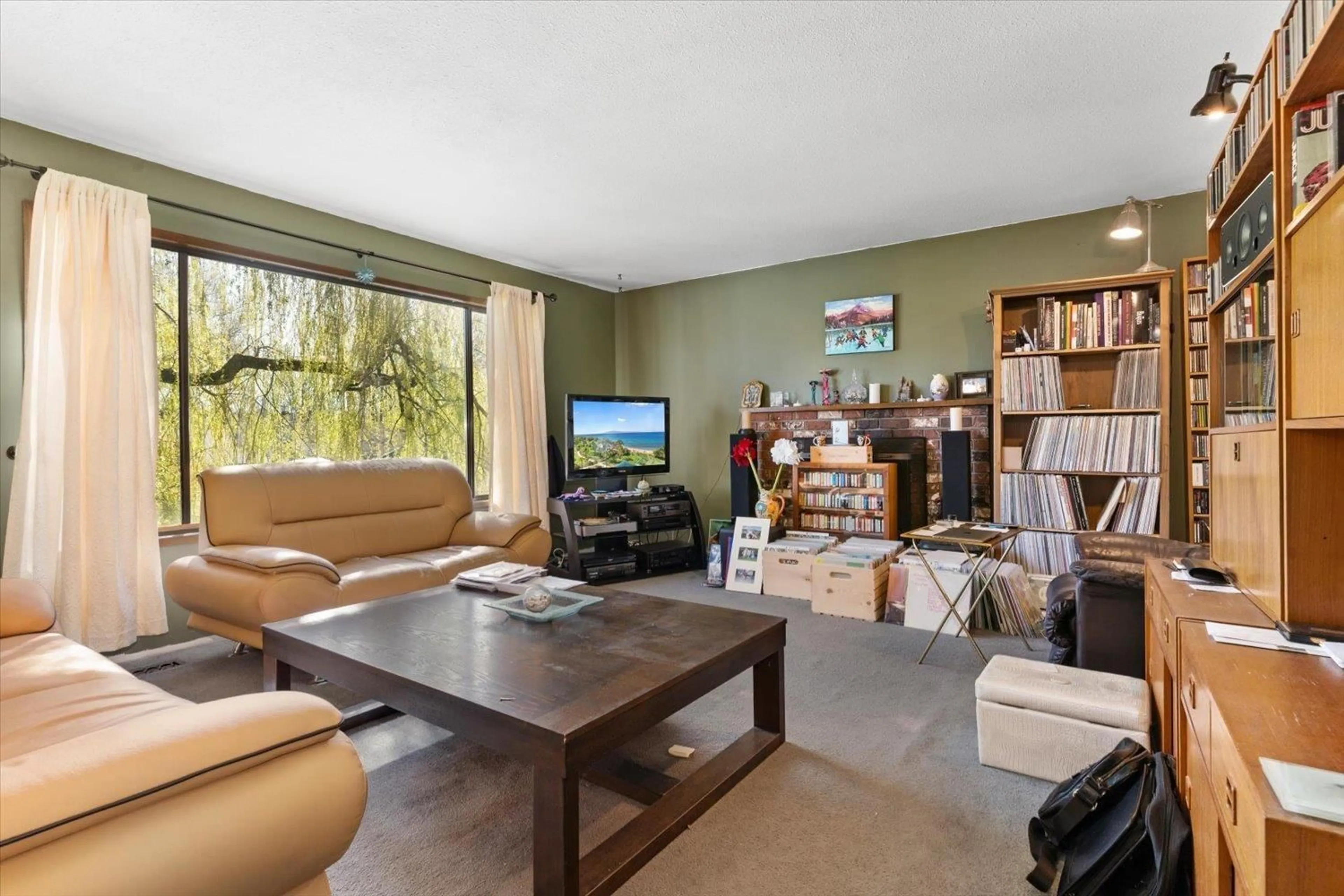 Living room with furniture, unknown for 33380 WREN CRESCENT, Abbotsford British Columbia V2S5W1