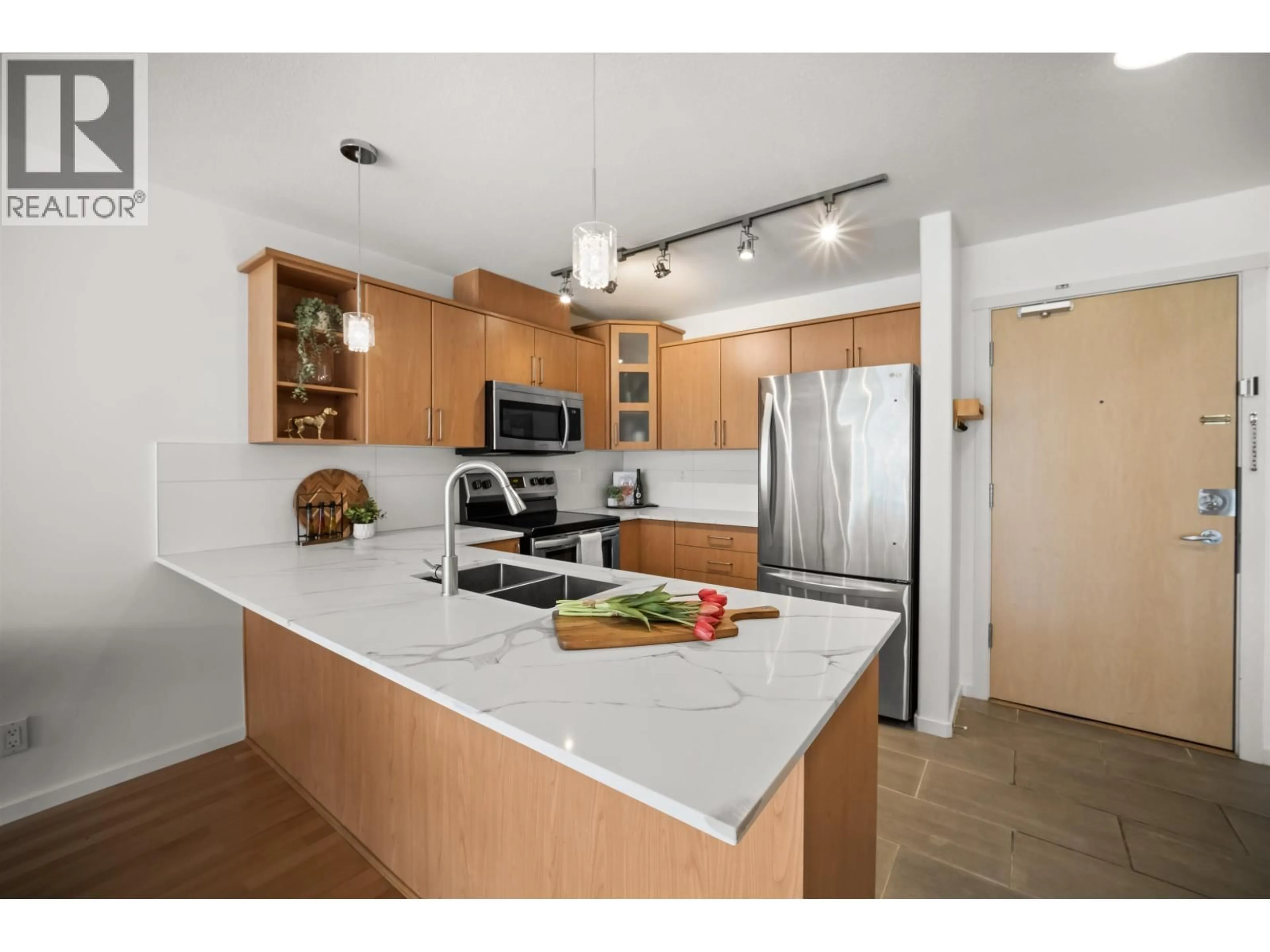Standard kitchen, unknown for 302 - 3142 ST JOHNS STREET, Port Moody British Columbia V3H5E5