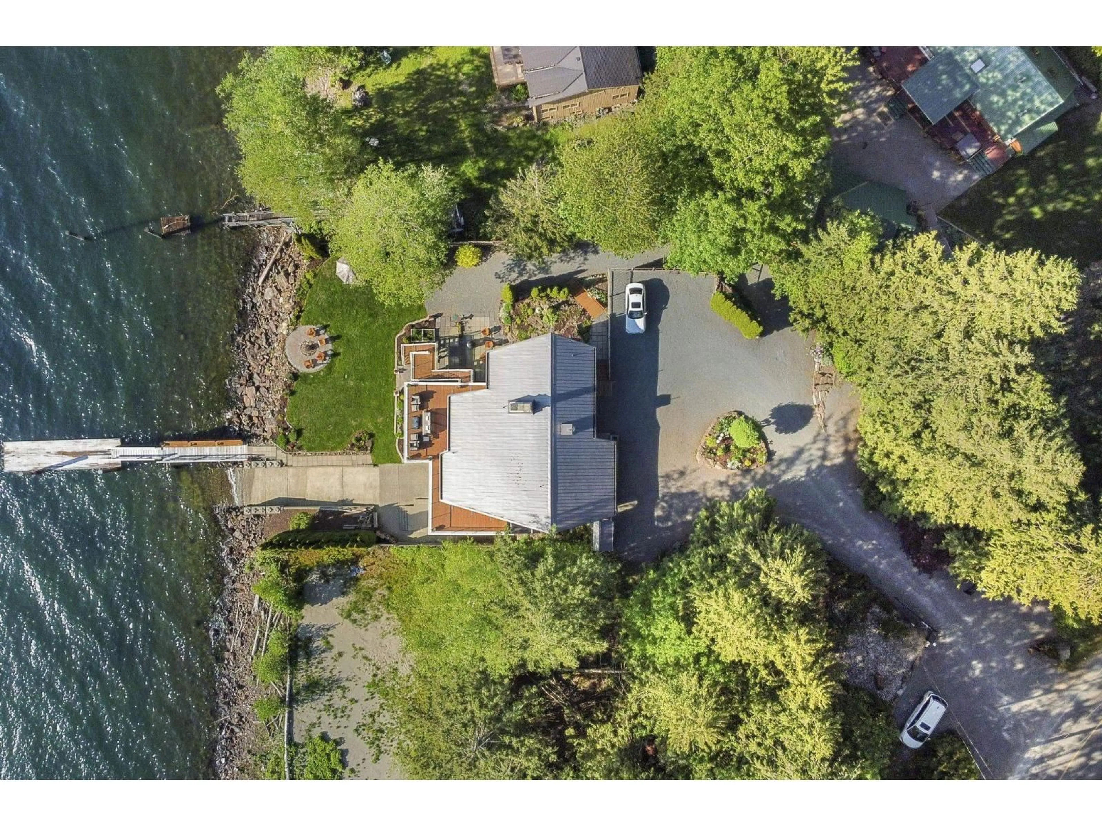 A pic from outside/outdoor area/front of a property/back of a property/a pic from drone, water/lake/river/ocean view for 7370 ROCKWELL DRIVE, Harrison Hot Springs British Columbia V0M1A0