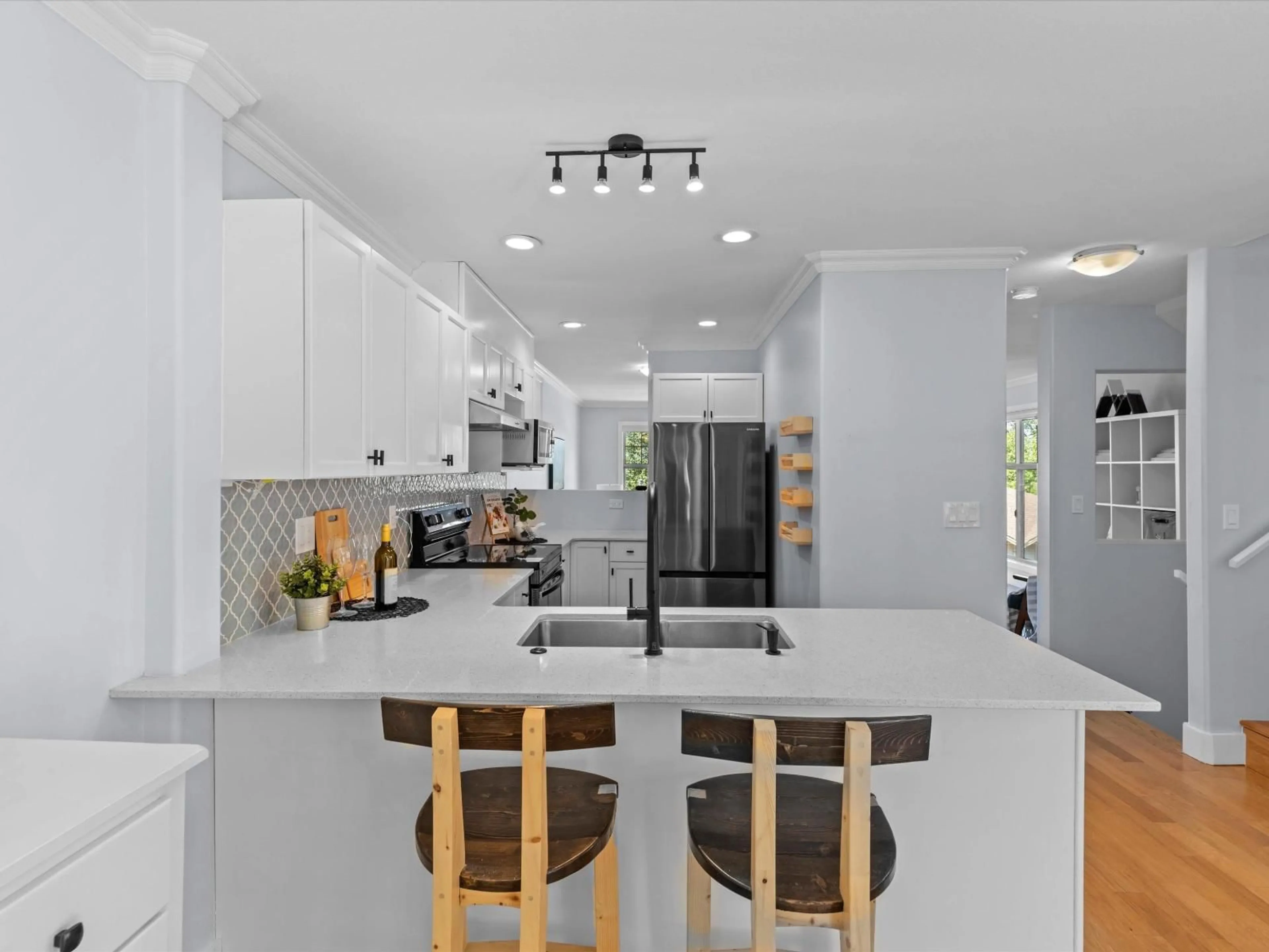 Open concept kitchen, ceramic/tile floor for 21 - 46858 RUSSELL ROAD, Chilliwack British Columbia V2R5T3