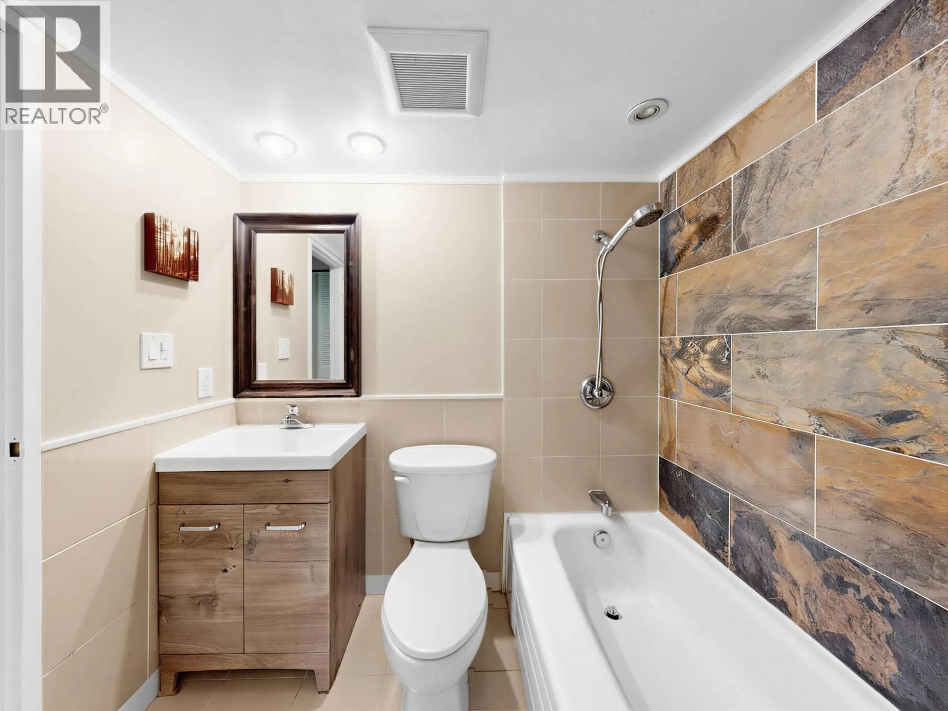 Standard bathroom, ceramic/tile floor for 5 - 9584 MANCHESTER DRIVE, Burnaby British Columbia V3N4R1