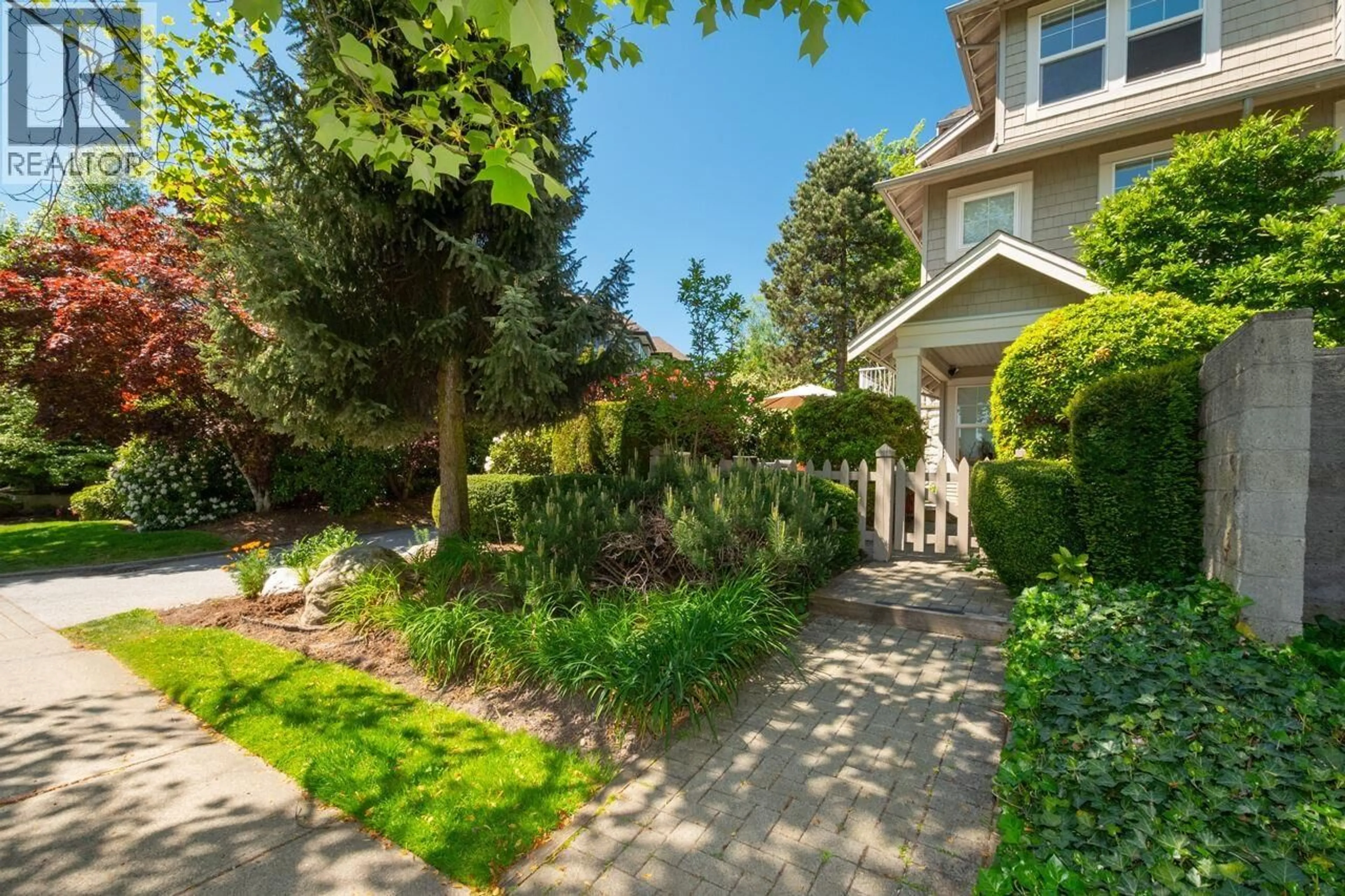 Patio, street for 1 - 7179 18TH AVENUE, Burnaby British Columbia V3N1H2