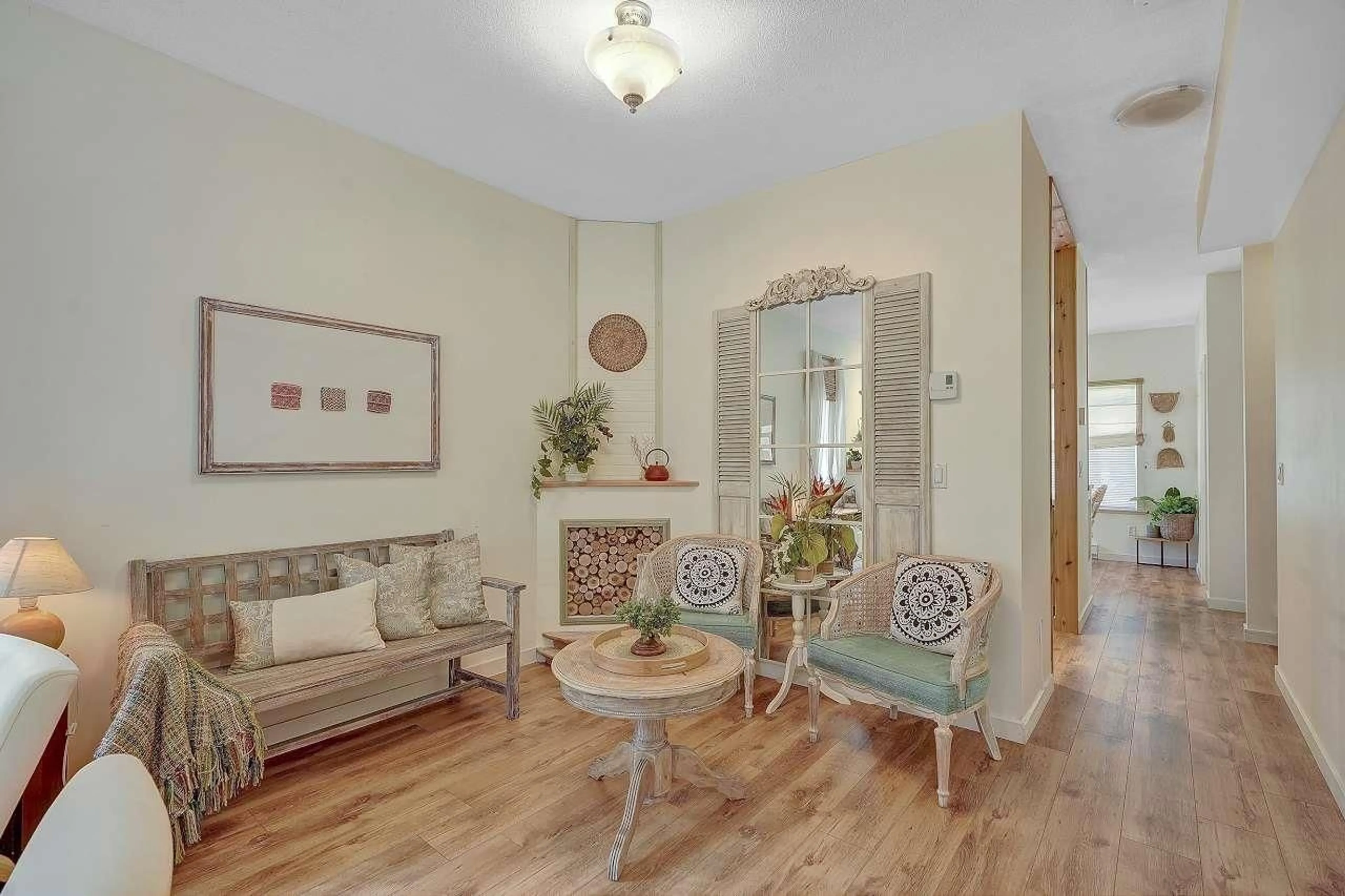 Living room with furniture, unknown for 15 - 6852 193 STREET, Surrey British Columbia V4N0C8