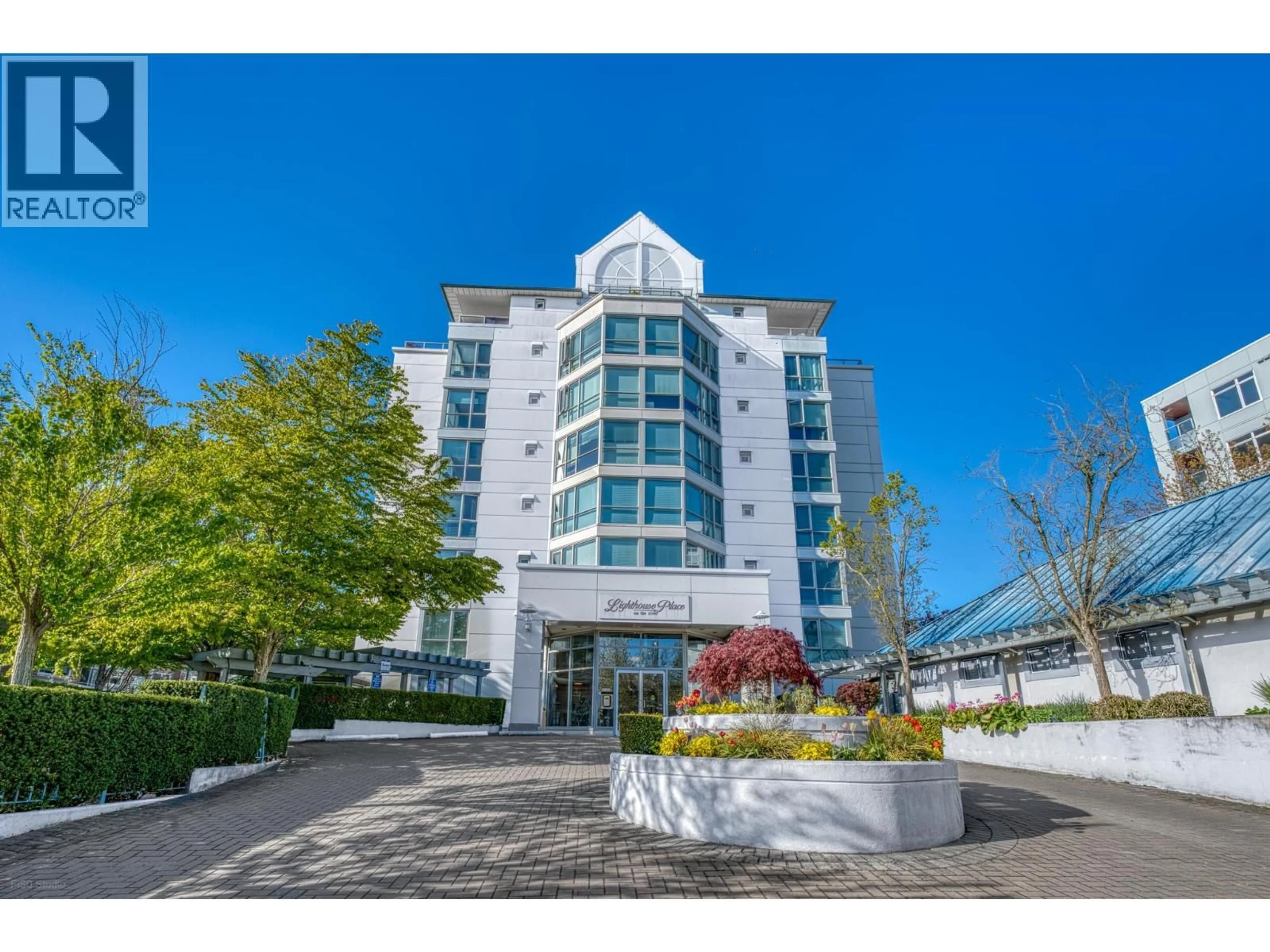 Indoor foyer for 401 - 5860 DOVER CRESCENT, Richmond British Columbia V7C5S6