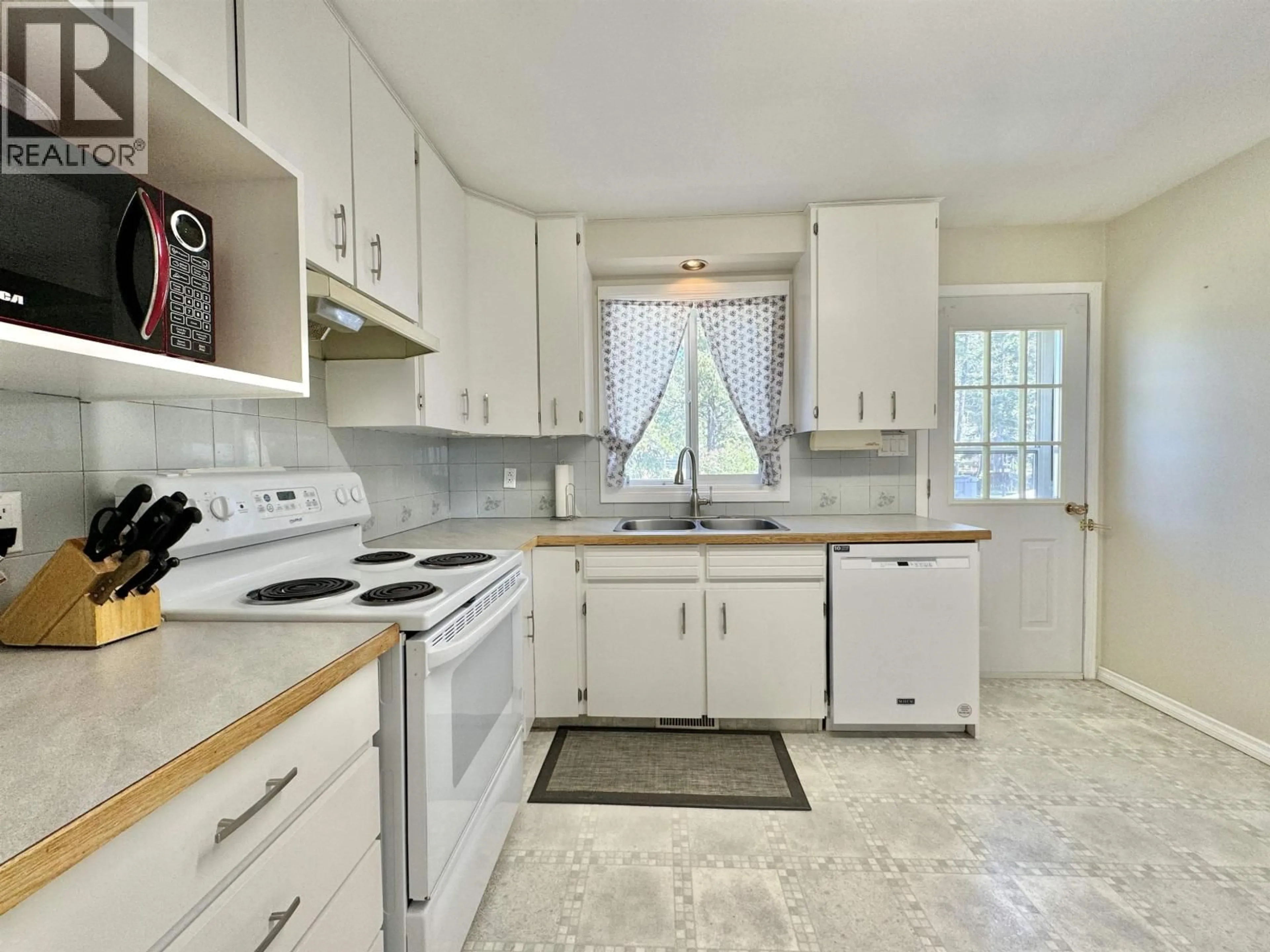 Standard kitchen, ceramic/tile floor for 1154 LATIN AVENUE, Williams Lake British Columbia V2G2J9
