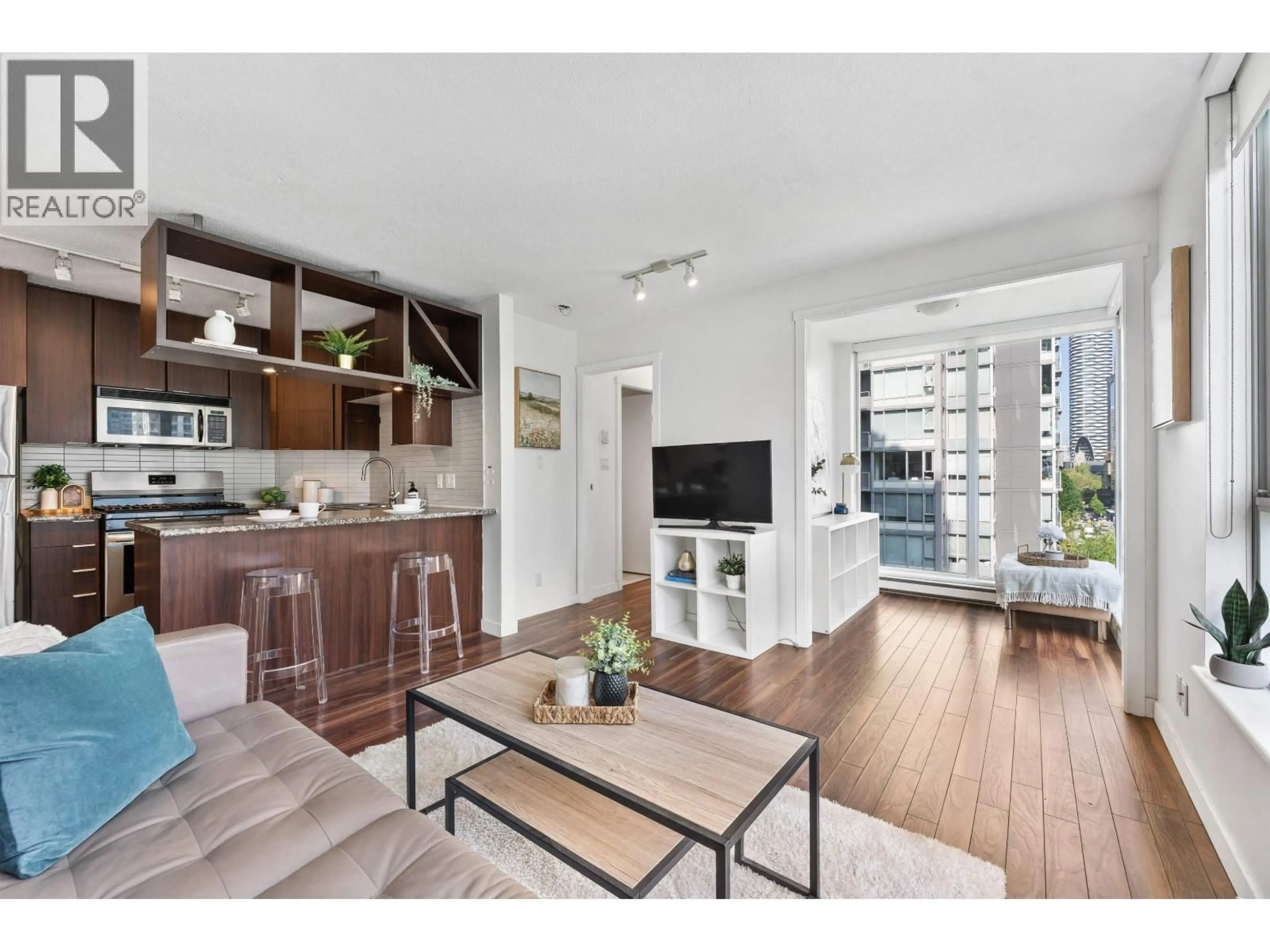 Open concept kitchen, wood/laminate floor for 1002 - 1010 RICHARDS STREET, Vancouver British Columbia V6B1G2