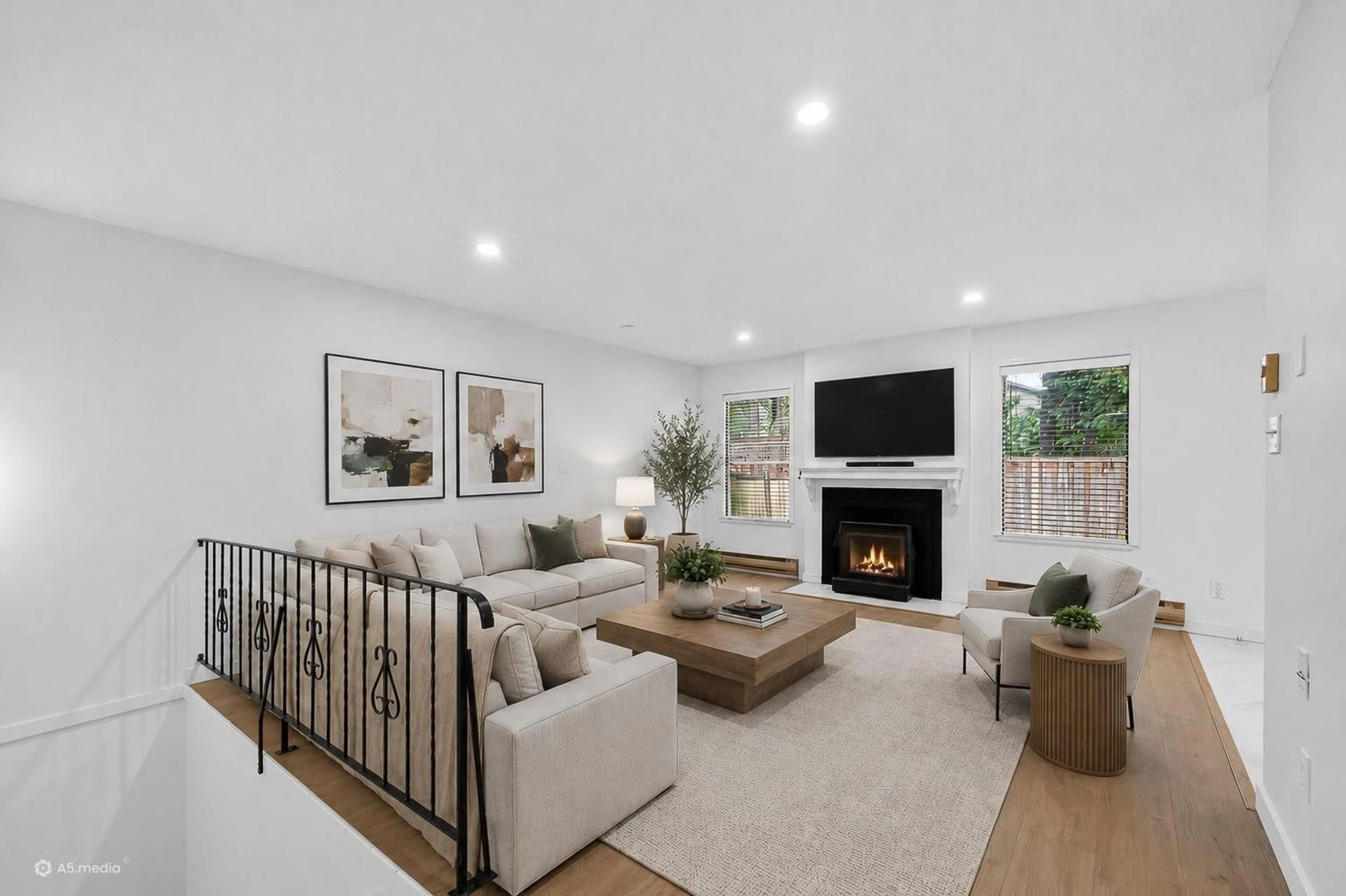 Living room with furniture, unknown for 15 - 2998 MOUAT DRIVE, Abbotsford British Columbia V2T4E6