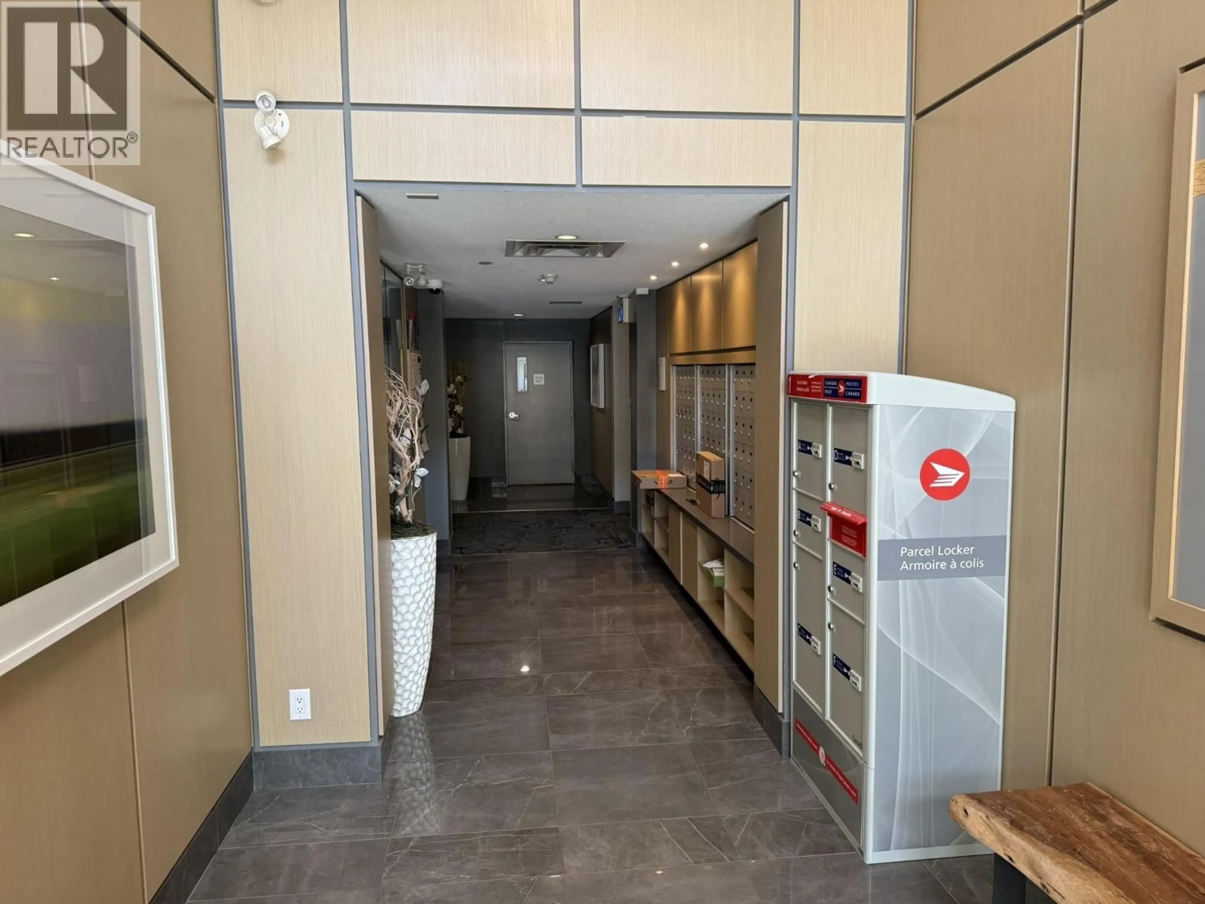 Indoor foyer for 518 - 9877 UNIVERSITY CRESCENT, Burnaby British Columbia V5A0A7