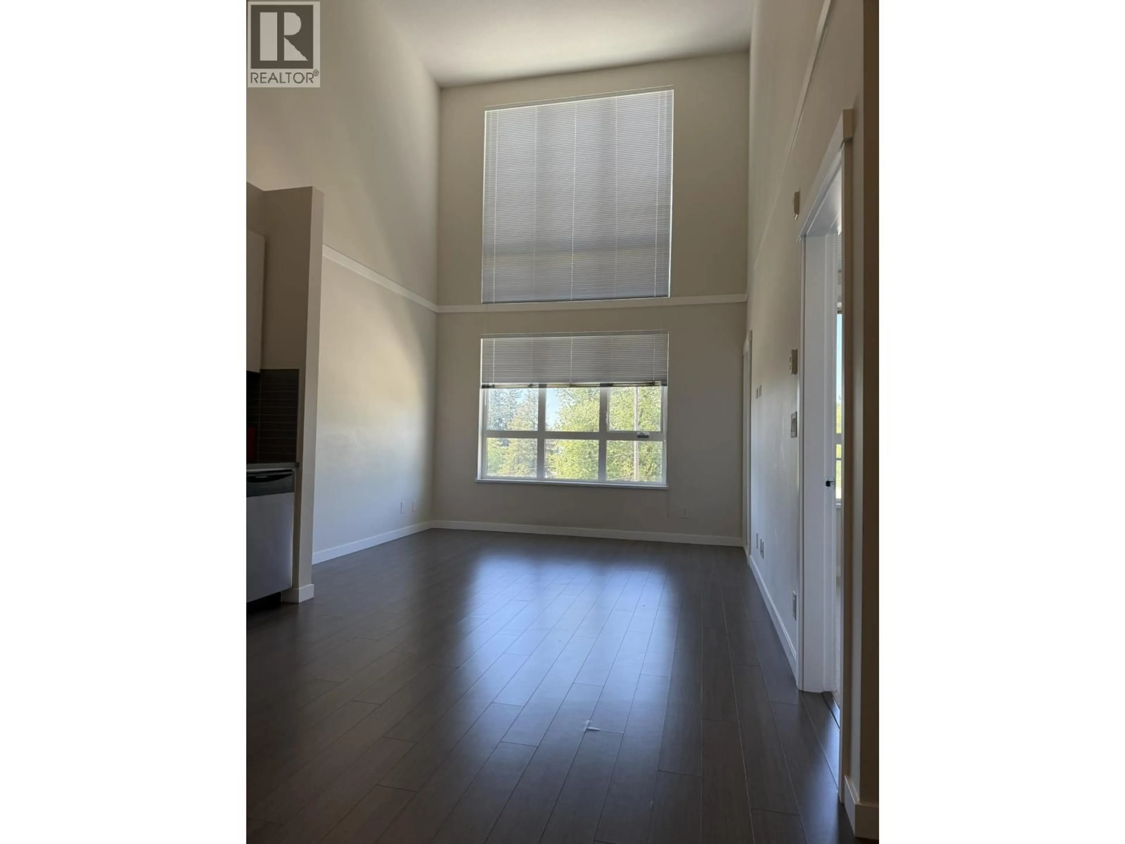 Indoor foyer for 518 - 9877 UNIVERSITY CRESCENT, Burnaby British Columbia V5A0A7
