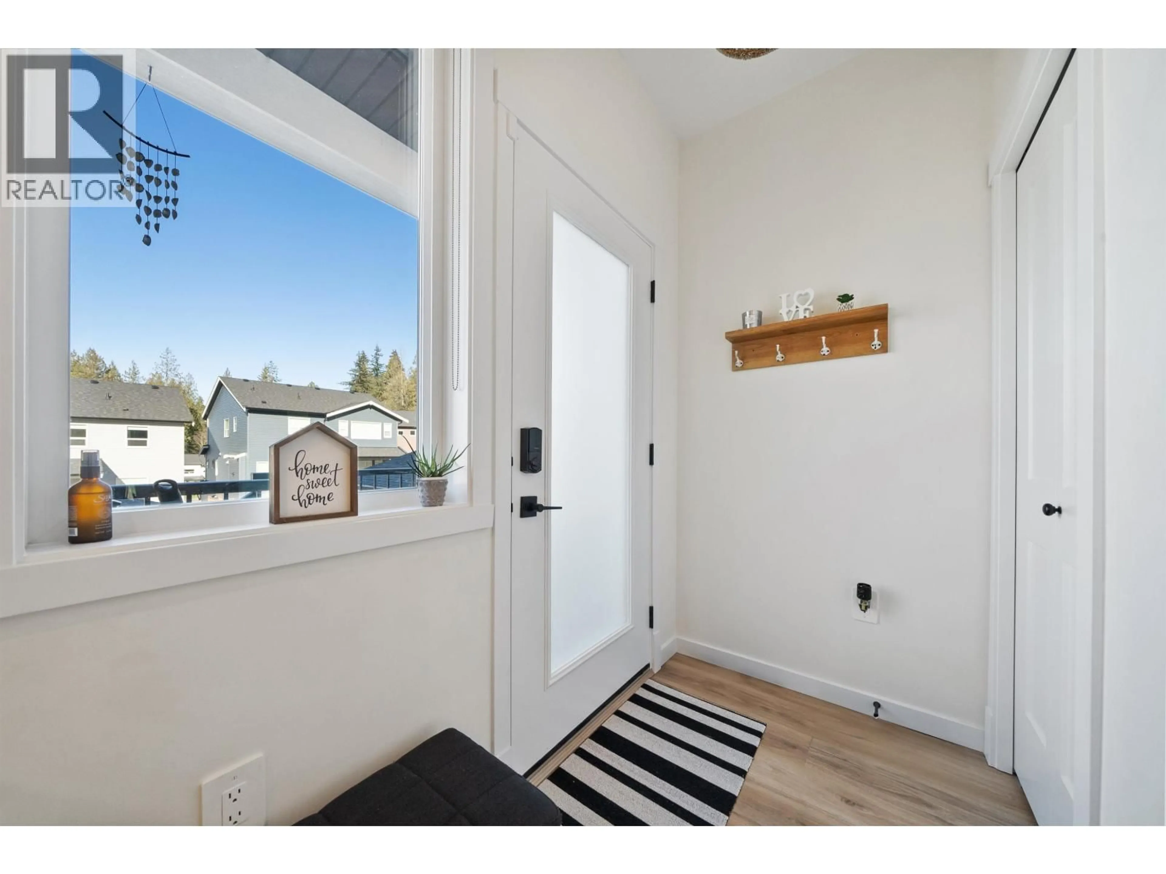 Indoor entryway for 25097 112 AVENUE, Maple Ridge British Columbia V2W0K6