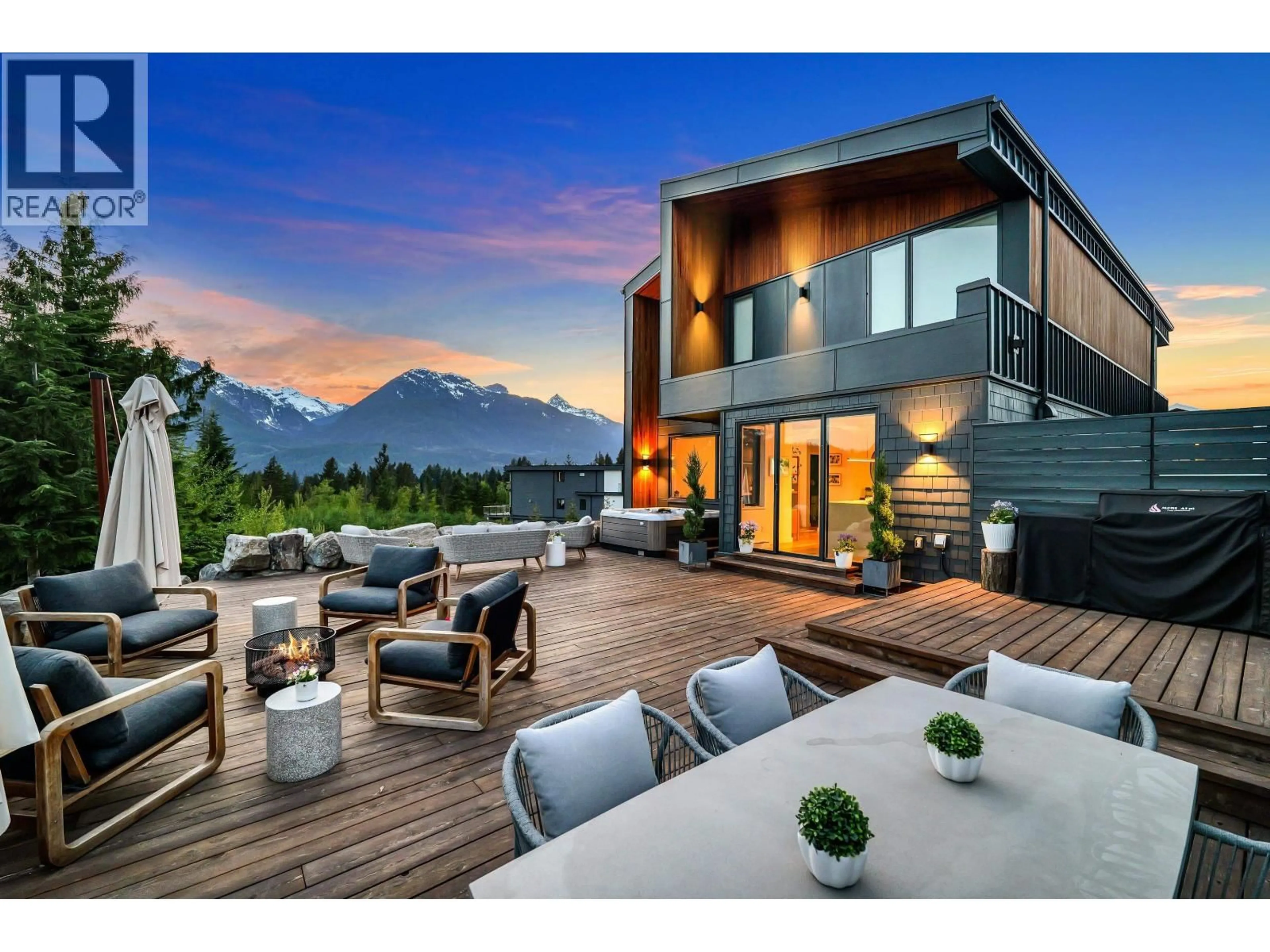 Patio, mountain view for 2938 HUCKLEBERRY DRIVE, Squamish British Columbia V8B1B2