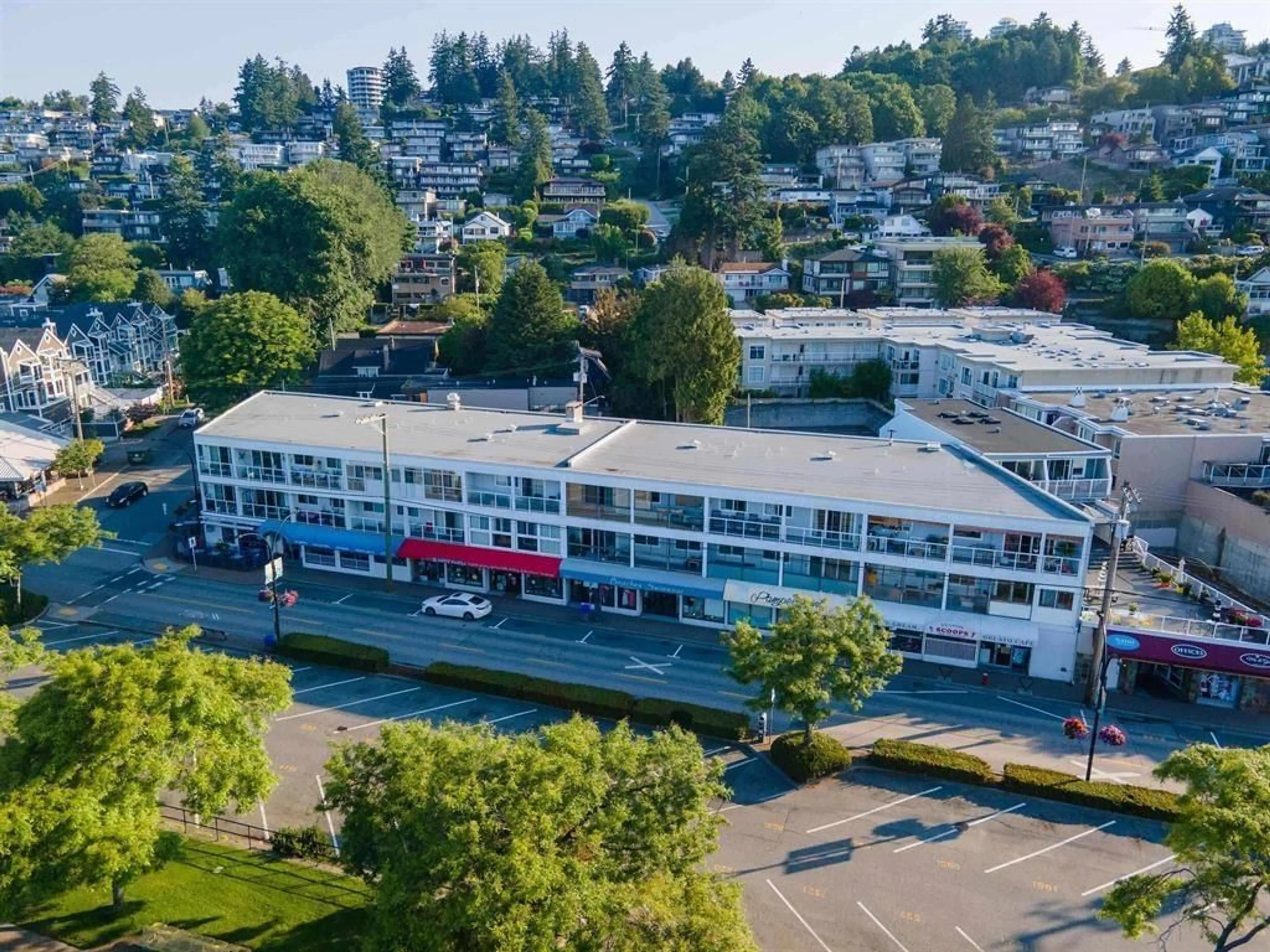 A pic from outside/outdoor area/front of a property/back of a property/a pic from drone, unknown for 110 - 14881 MARINE DRIVE, White Rock British Columbia V4B1C2