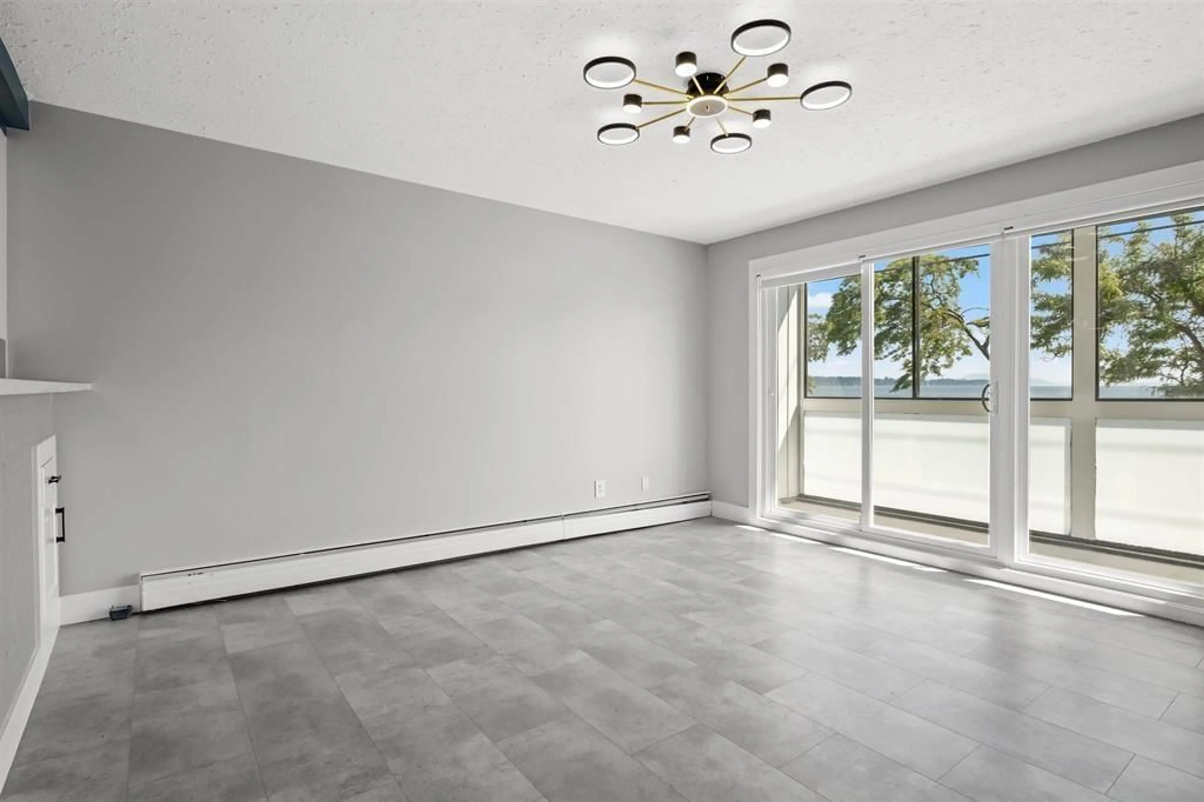 A pic of a room for 110 - 14881 MARINE DRIVE, White Rock British Columbia V4B1C2