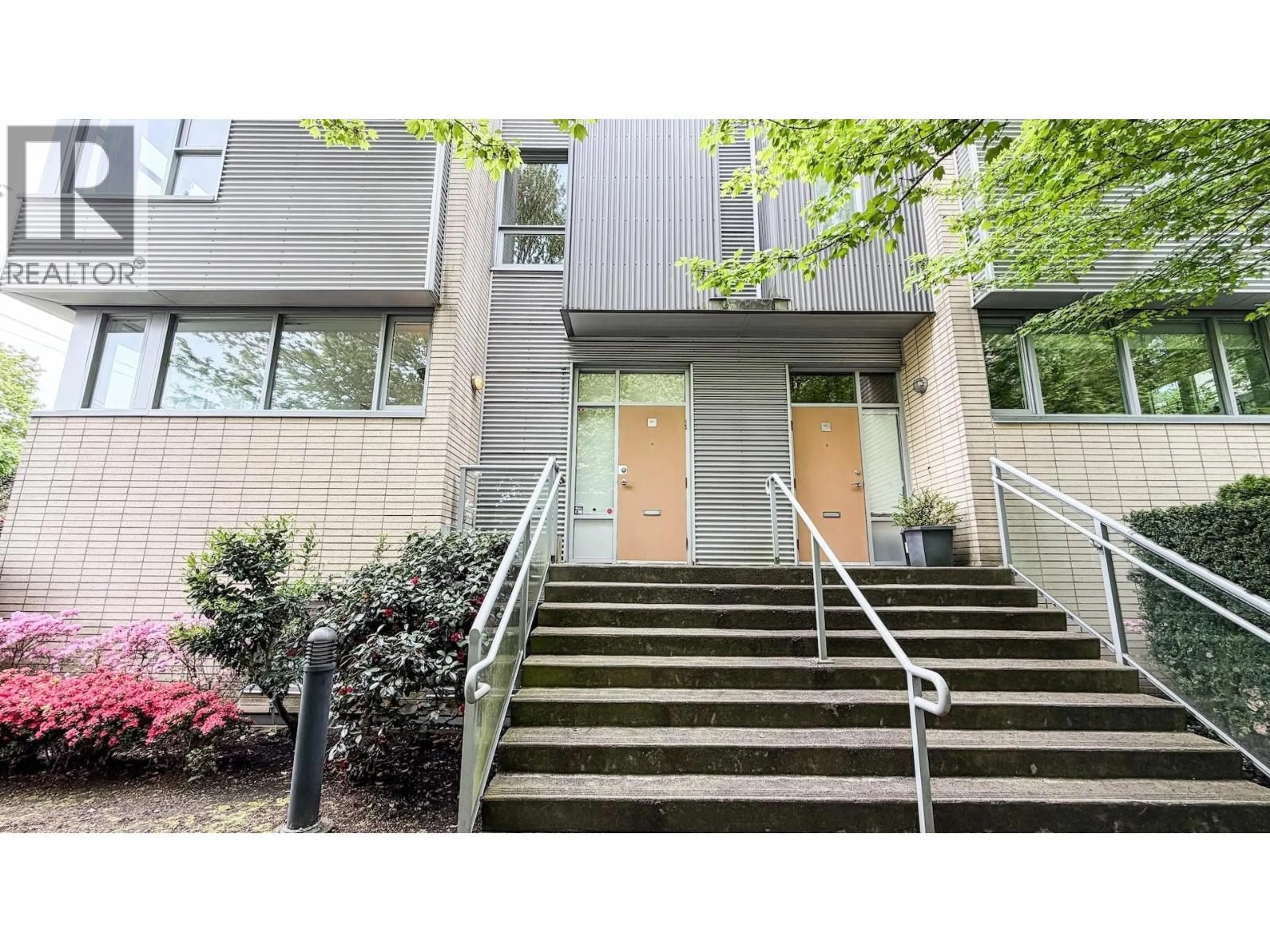 Unknown for 390 11TH AVENUE, Vancouver British Columbia V5T4V9