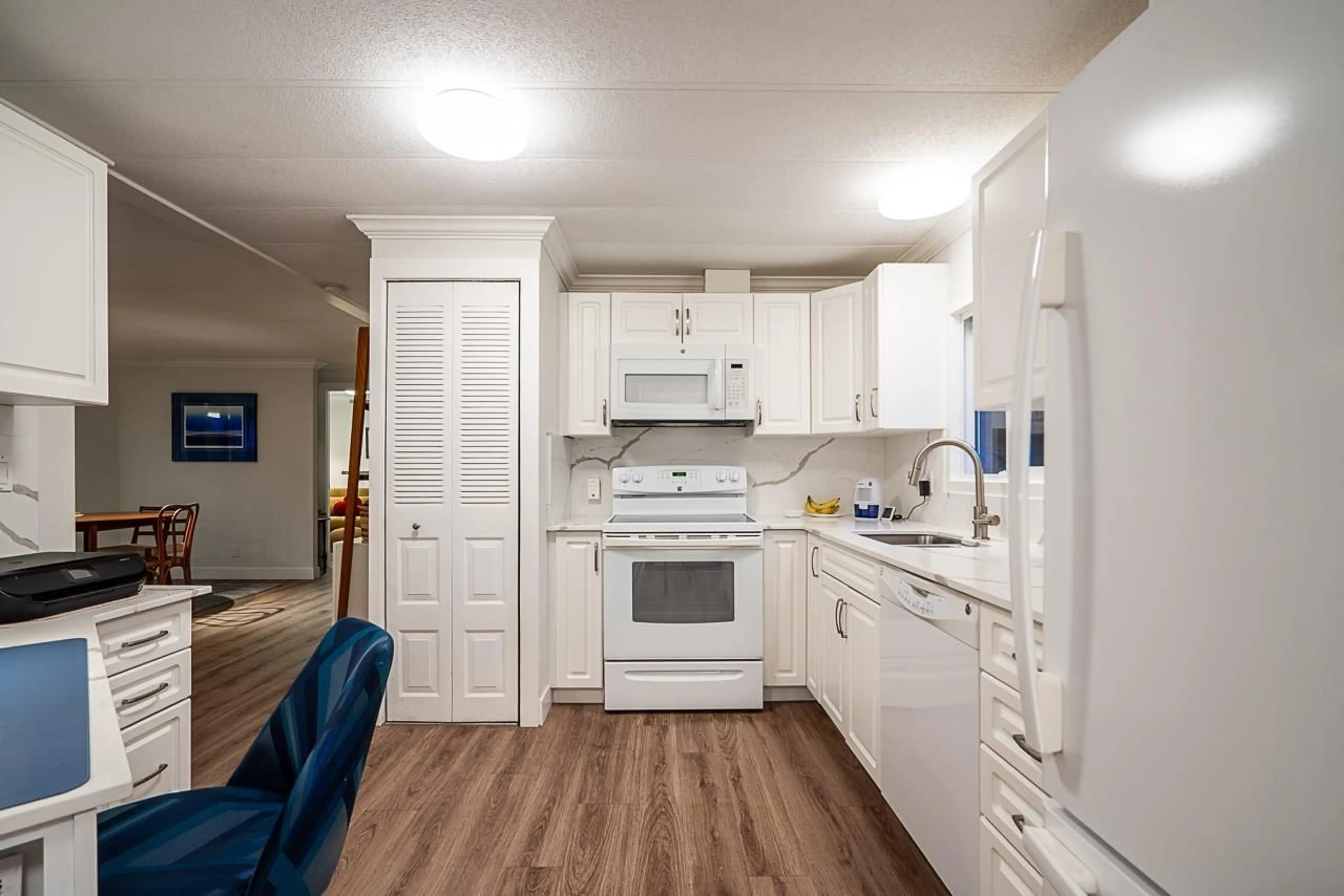Standard kitchen, unknown for 255 - 27111 0 AVENUE, Langley British Columbia V4W2T6