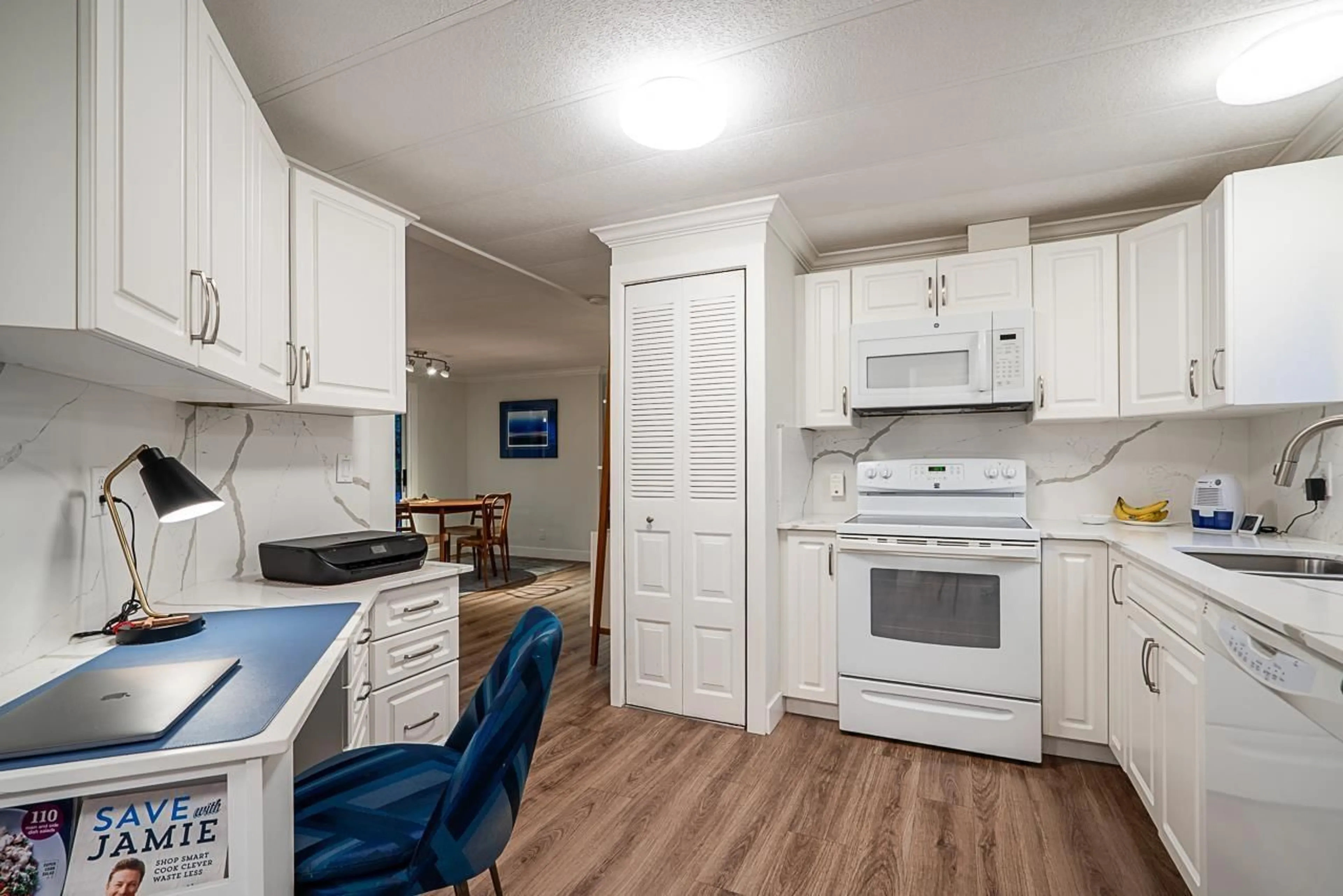 Standard kitchen, unknown for 255 - 27111 0 AVENUE, Langley British Columbia V4W2T6