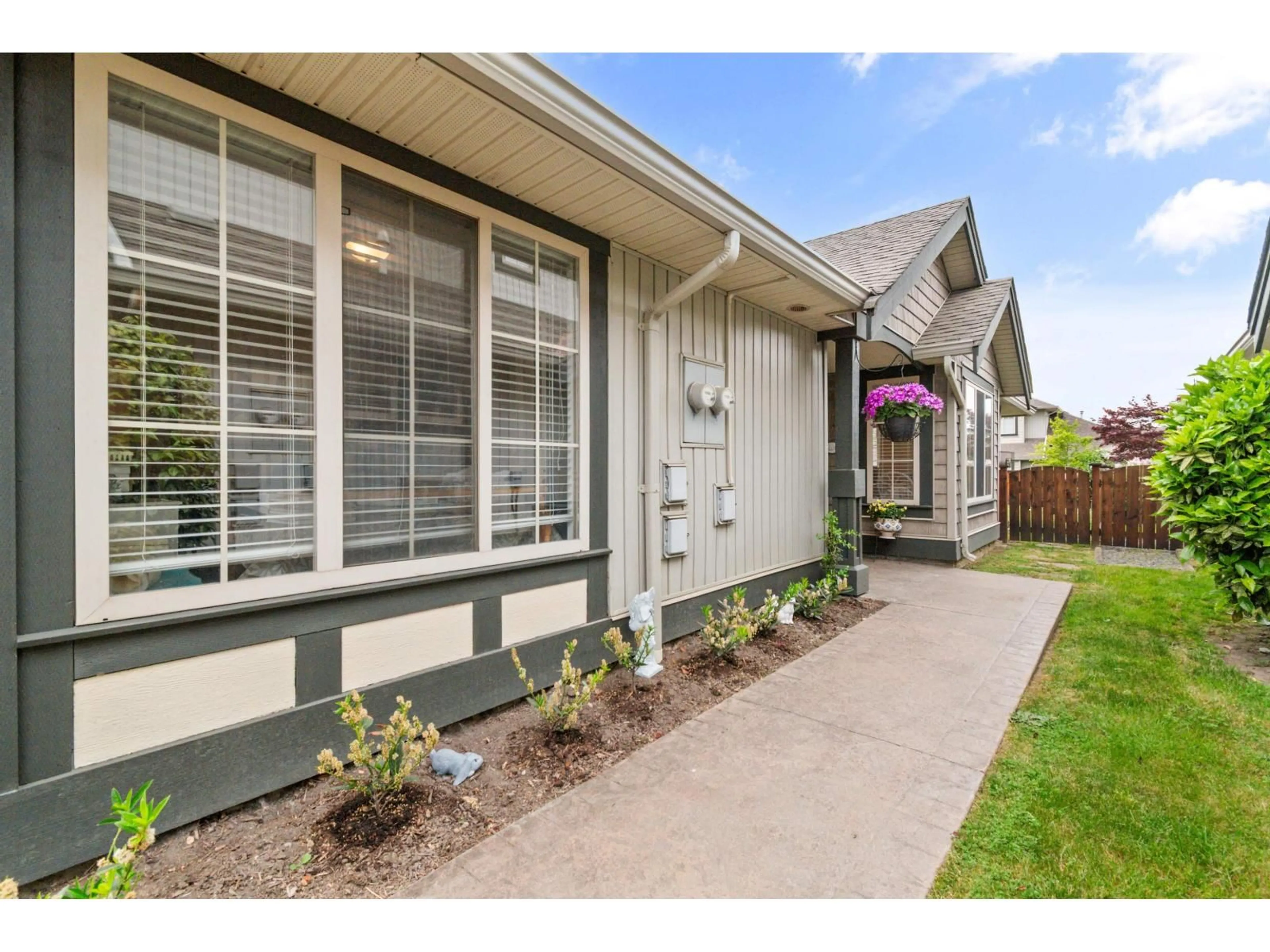 Home with vinyl exterior material, street for 16 - 6449 BLACKWOOD LANE, Chilliwack British Columbia V2R5X5