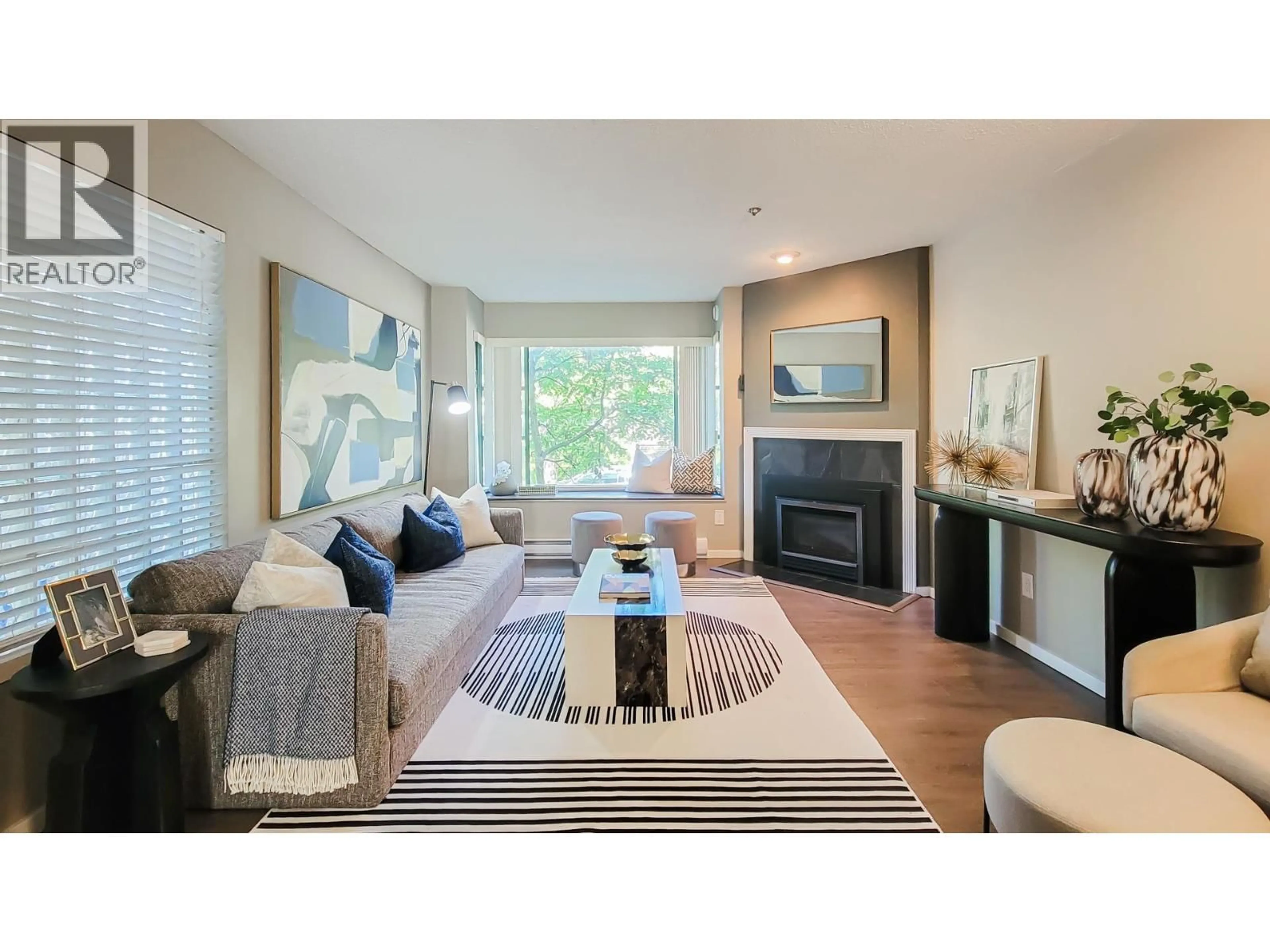 Living room with furniture, wood/laminate floor for 3167 LAUREL STREET, Vancouver British Columbia V5Z3T7
