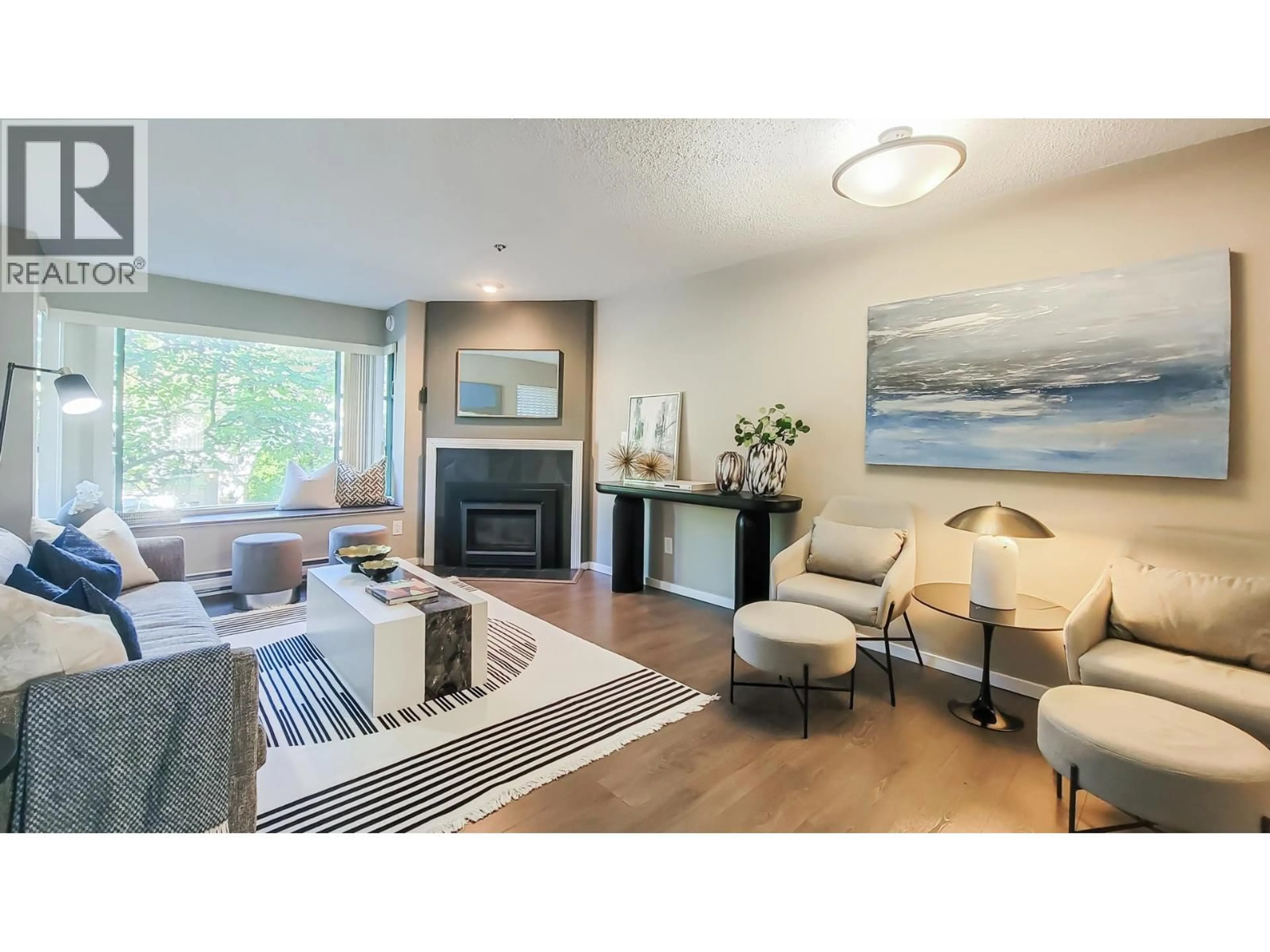 Living room with furniture, wood/laminate floor for 3167 LAUREL STREET, Vancouver British Columbia V5Z3T7