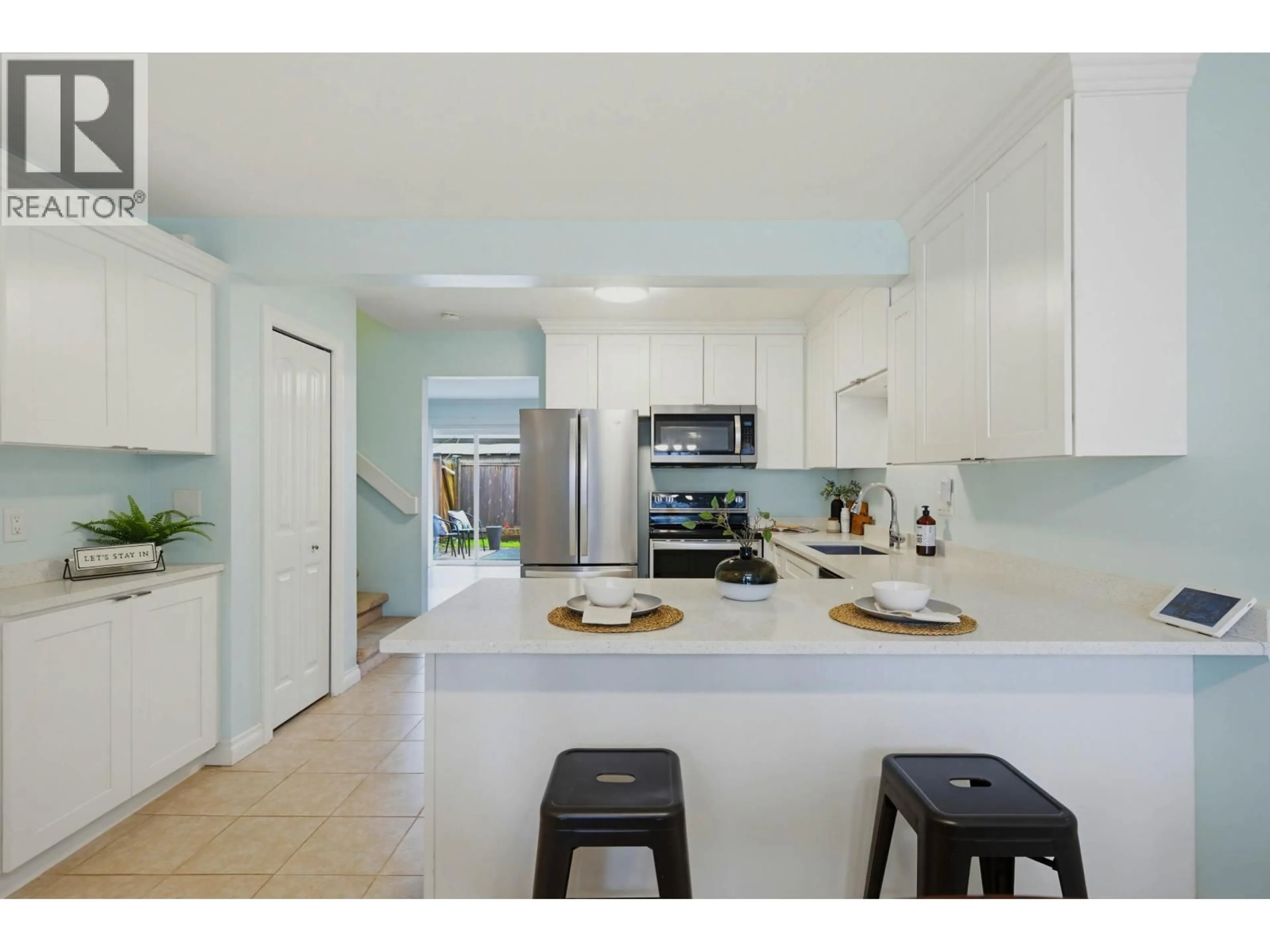 Open concept kitchen, ceramic/tile floor for 30 - 11757 207 STREET, Maple Ridge British Columbia V2X1X4