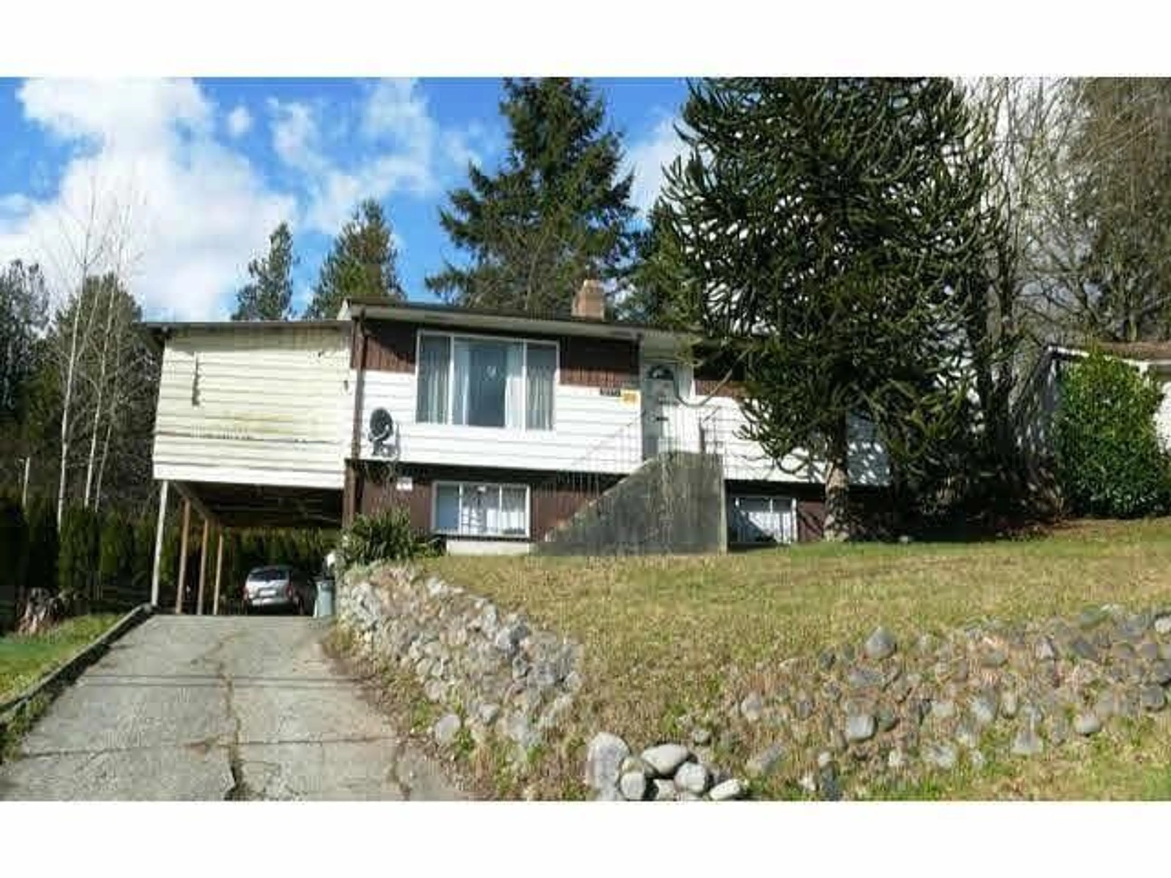 Home with vinyl exterior material, street for 32717 FRASER CRESCENT, Mission British Columbia V2V1C9