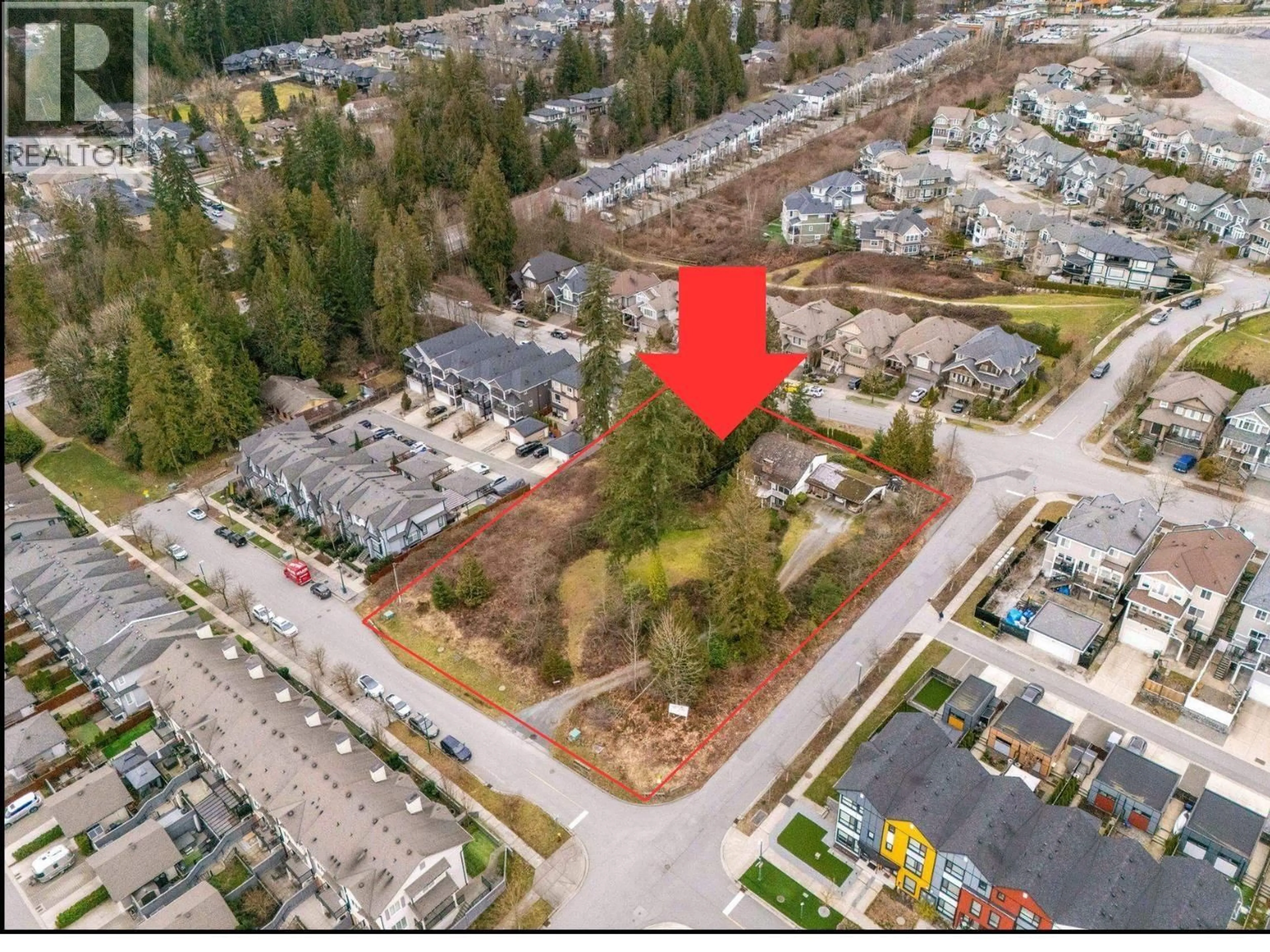 A pic from outside/outdoor area/front of a property/back of a property/a pic from drone, street for 3417 ROXTON AVE AVENUE, Coquitlam British Columbia V3B7M9