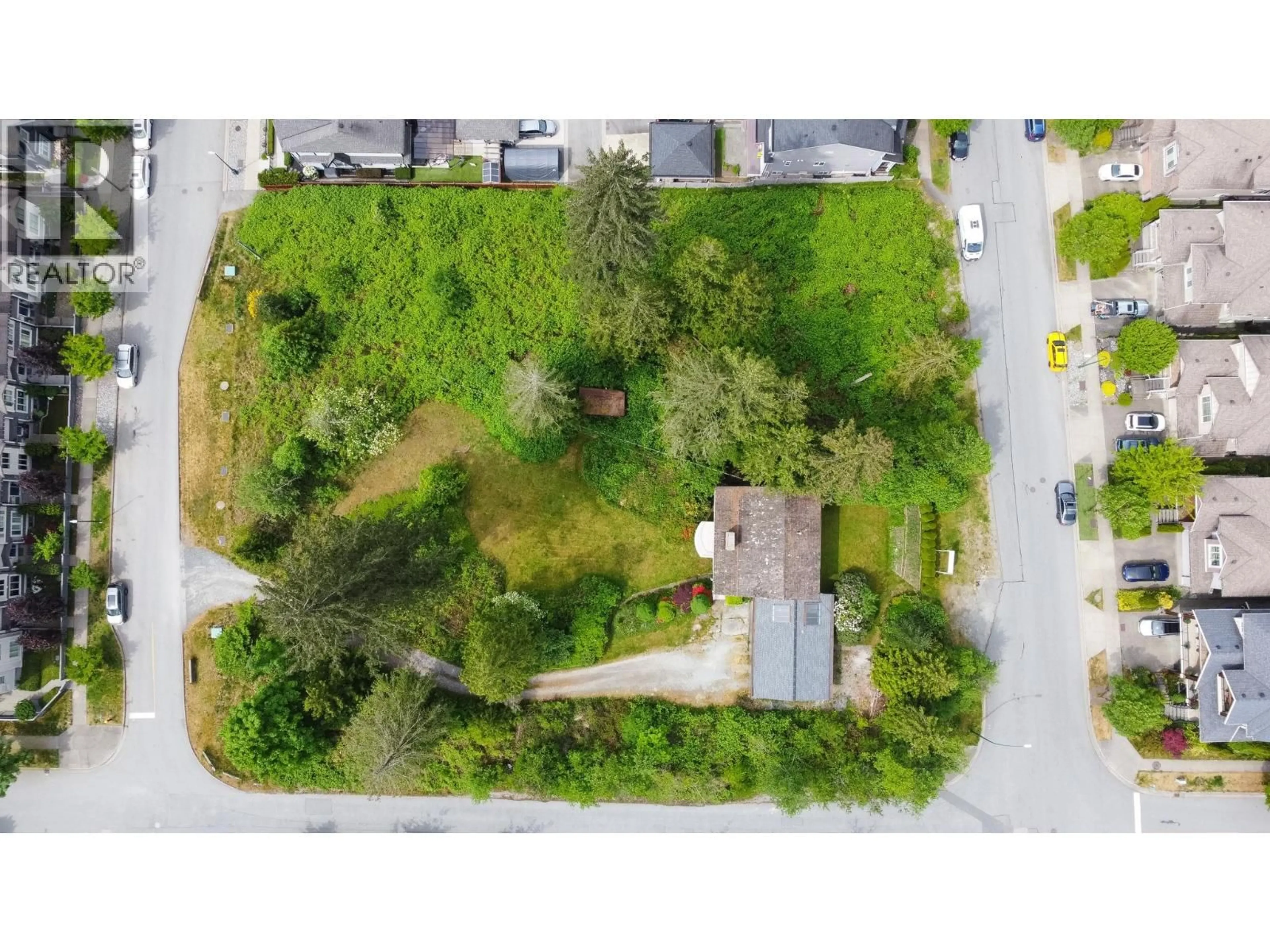 A pic from outside/outdoor area/front of a property/back of a property/a pic from drone, building for 3417 ROXTON AVE AVENUE, Coquitlam British Columbia V3B7M9