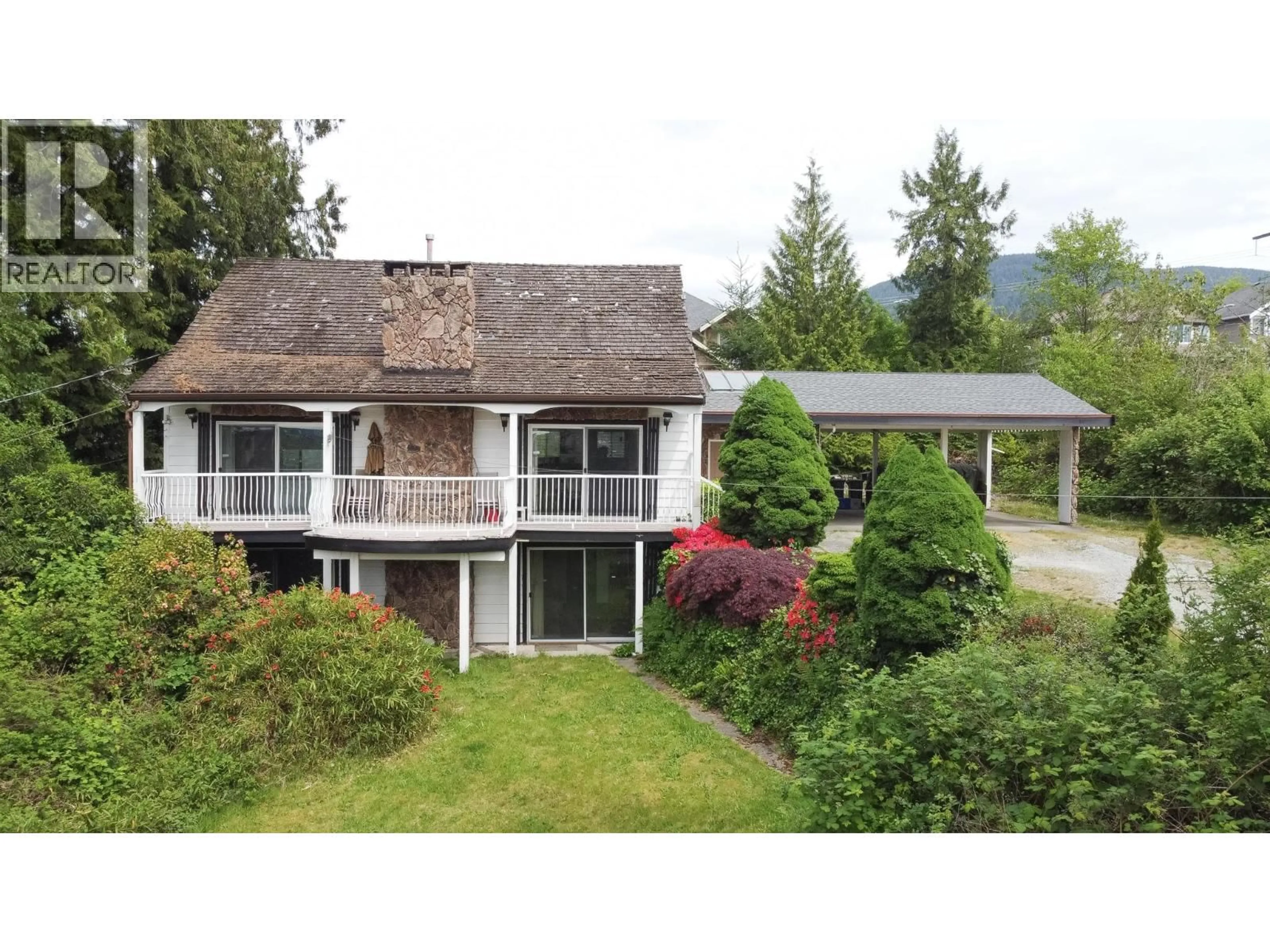 A pic from outside/outdoor area/front of a property/back of a property/a pic from drone, unknown for 3417 ROXTON AVE AVENUE, Coquitlam British Columbia V3B7M9