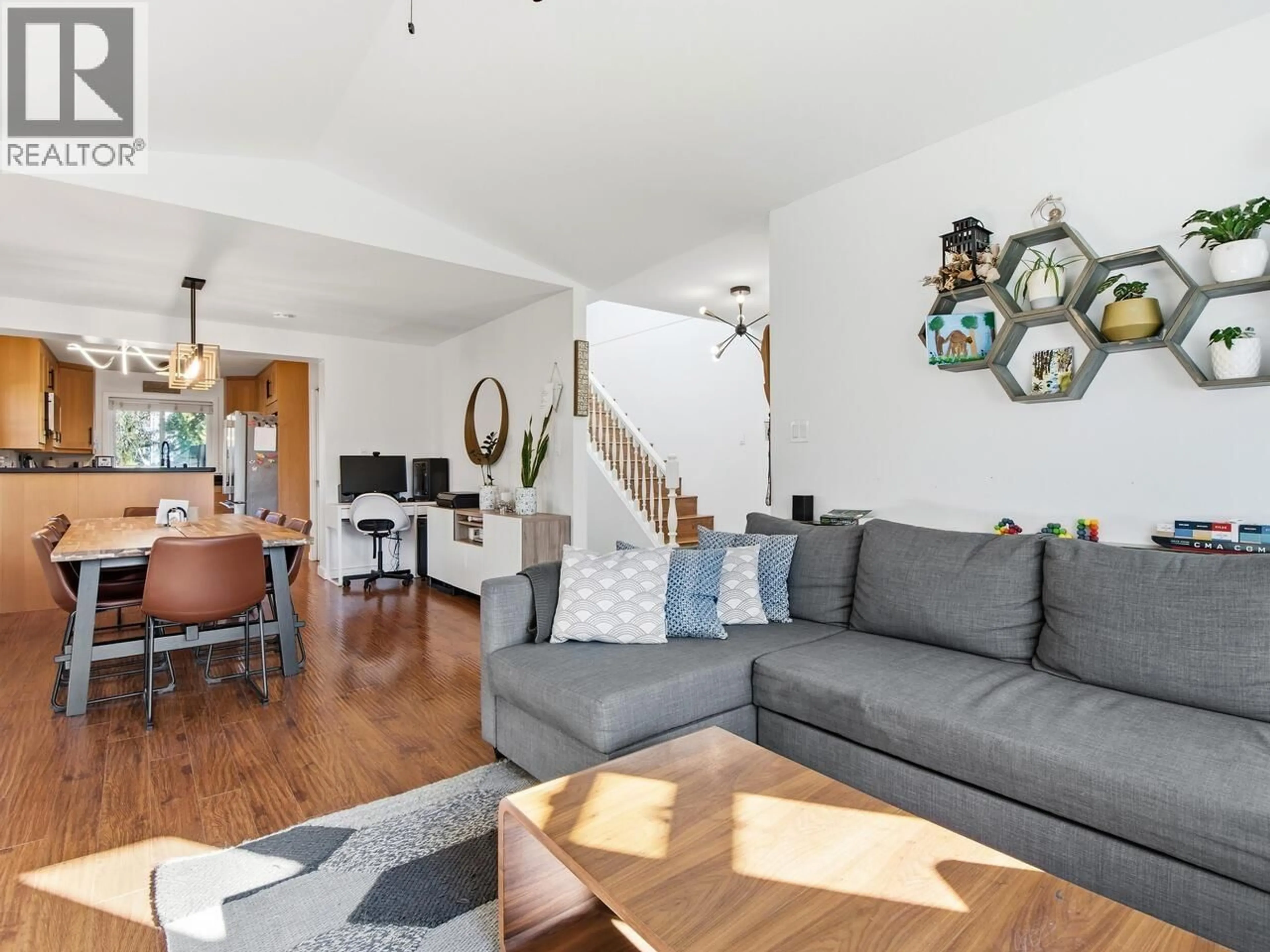 Living room with furniture, wood/laminate floor for 3660 OSPREY COURT, North Vancouver British Columbia V7H2V4
