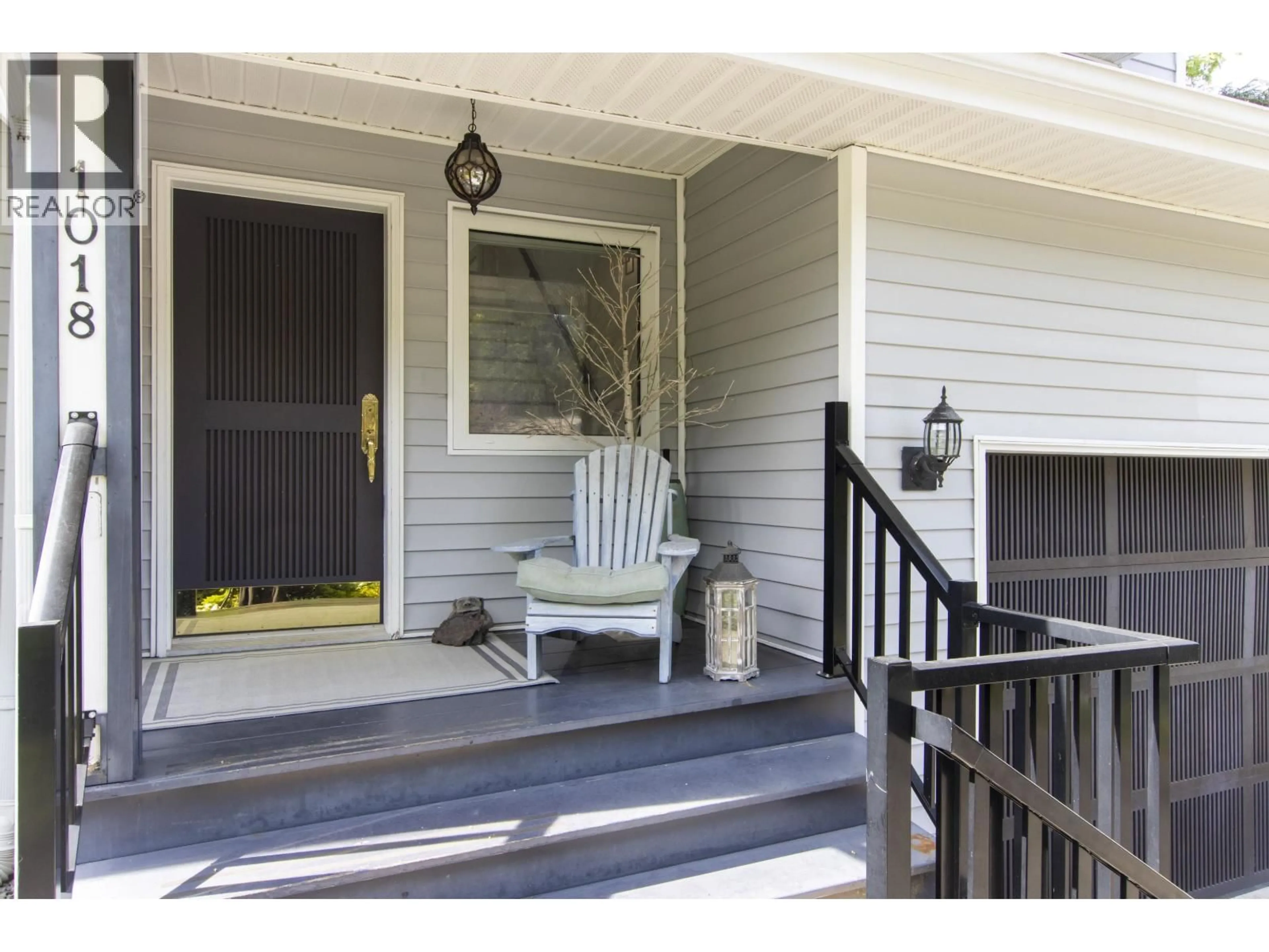 Indoor entryway for 1018 PIA ROAD, Squamish British Columbia V0N1T0