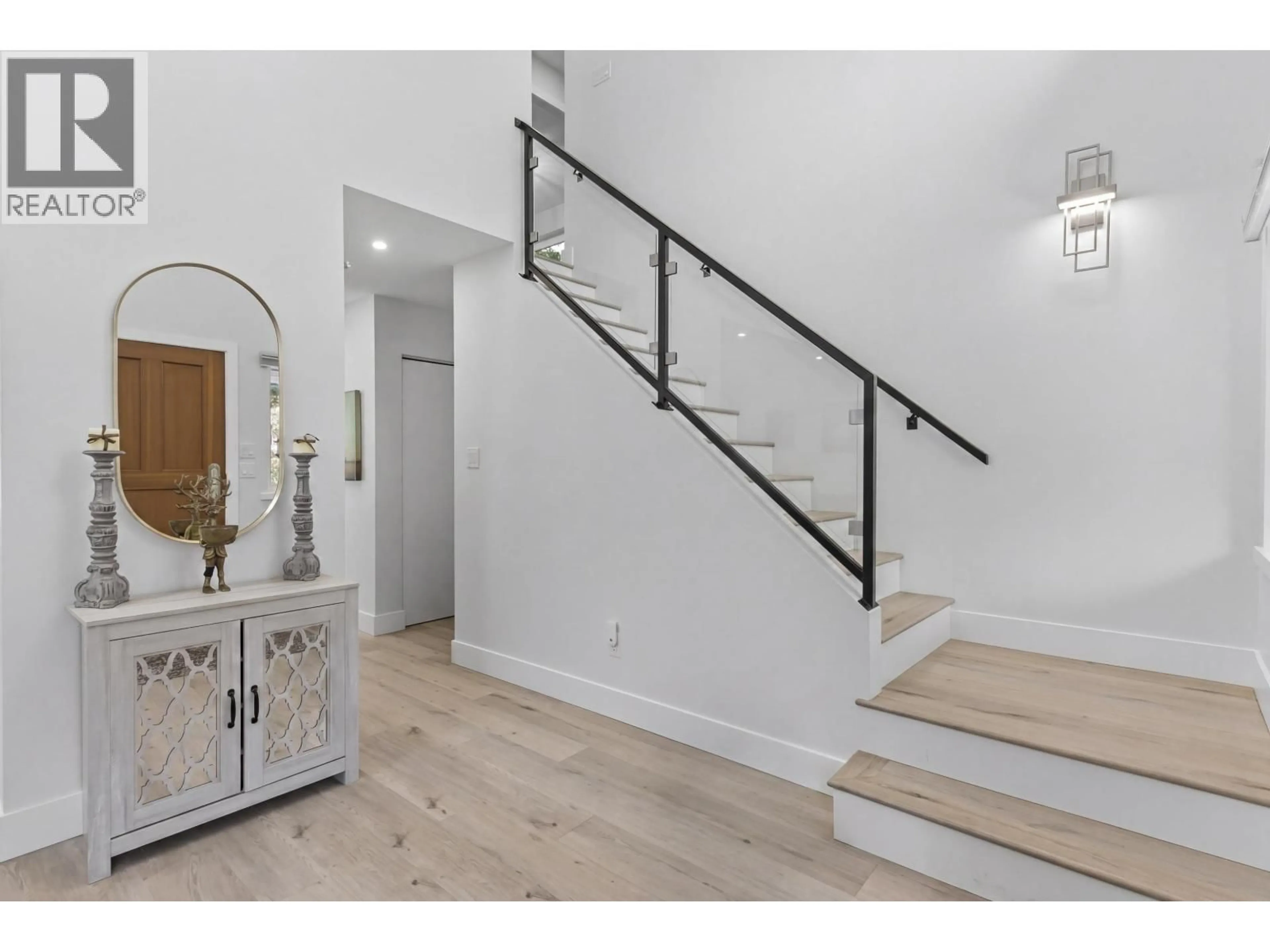 Indoor entryway for 1018 PIA ROAD, Squamish British Columbia V0N1T0