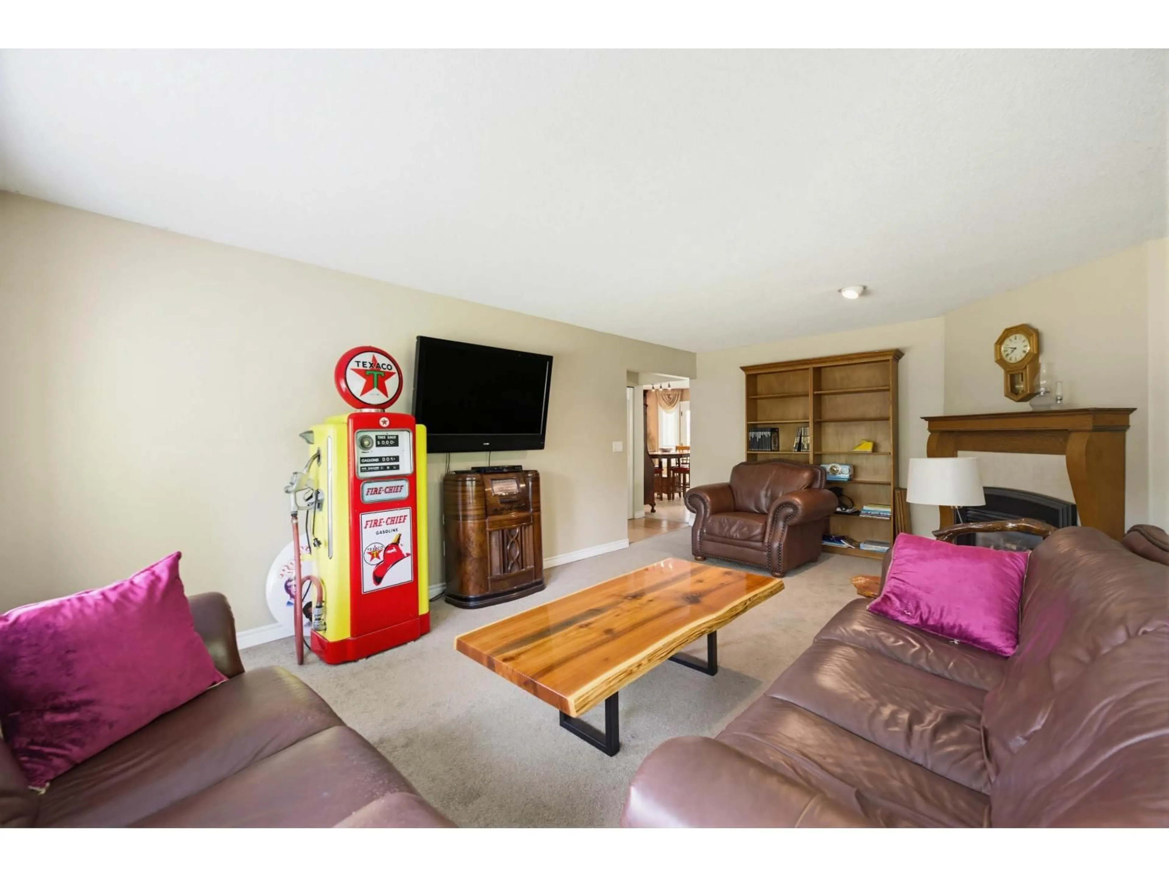Living room with furniture, unknown for 22724 76B CRESCENT, Langley British Columbia V1M2J8