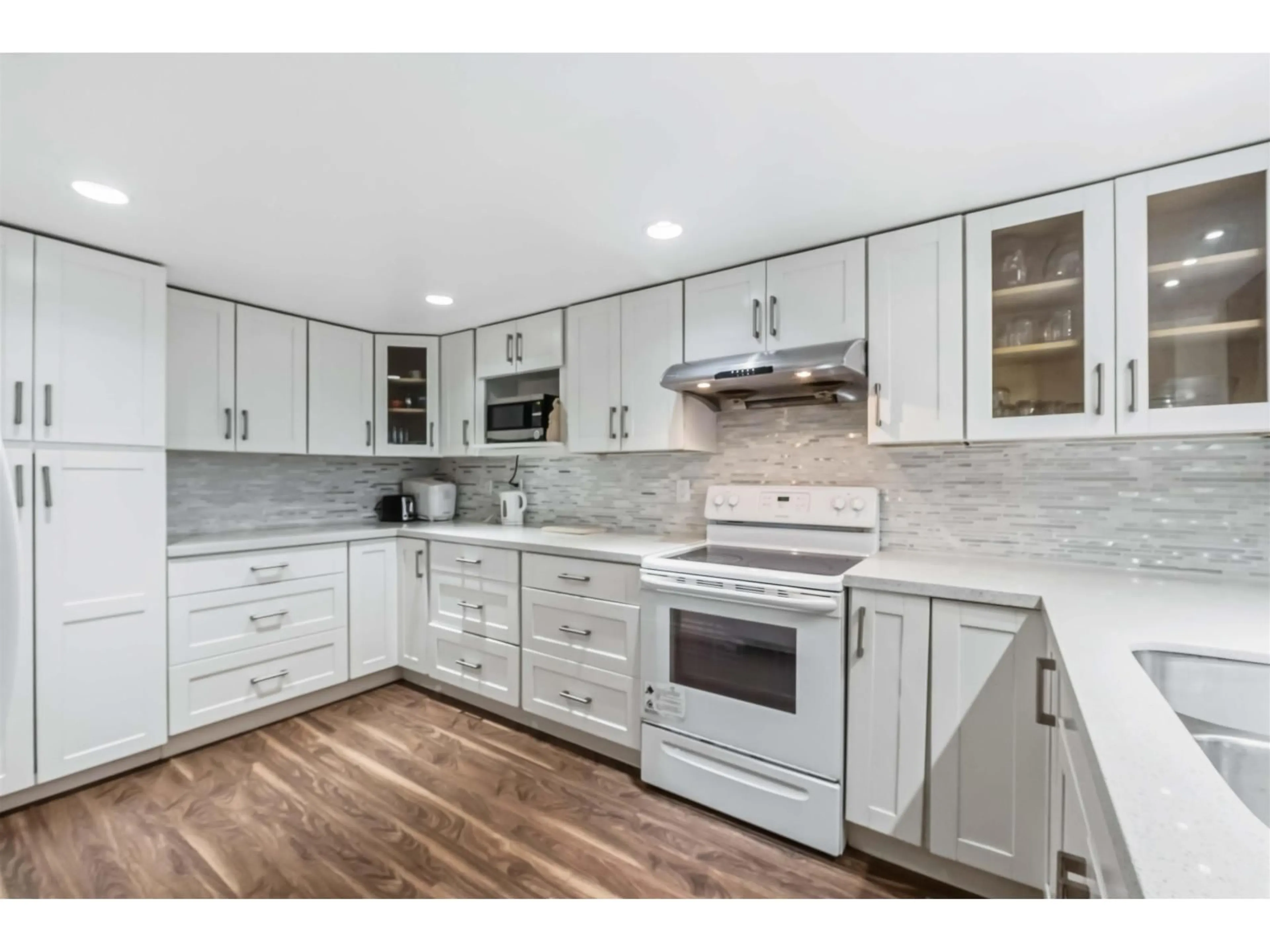 Open concept kitchen, unknown for 701 - 14881 103A AVENUE, Surrey British Columbia V3R0M5