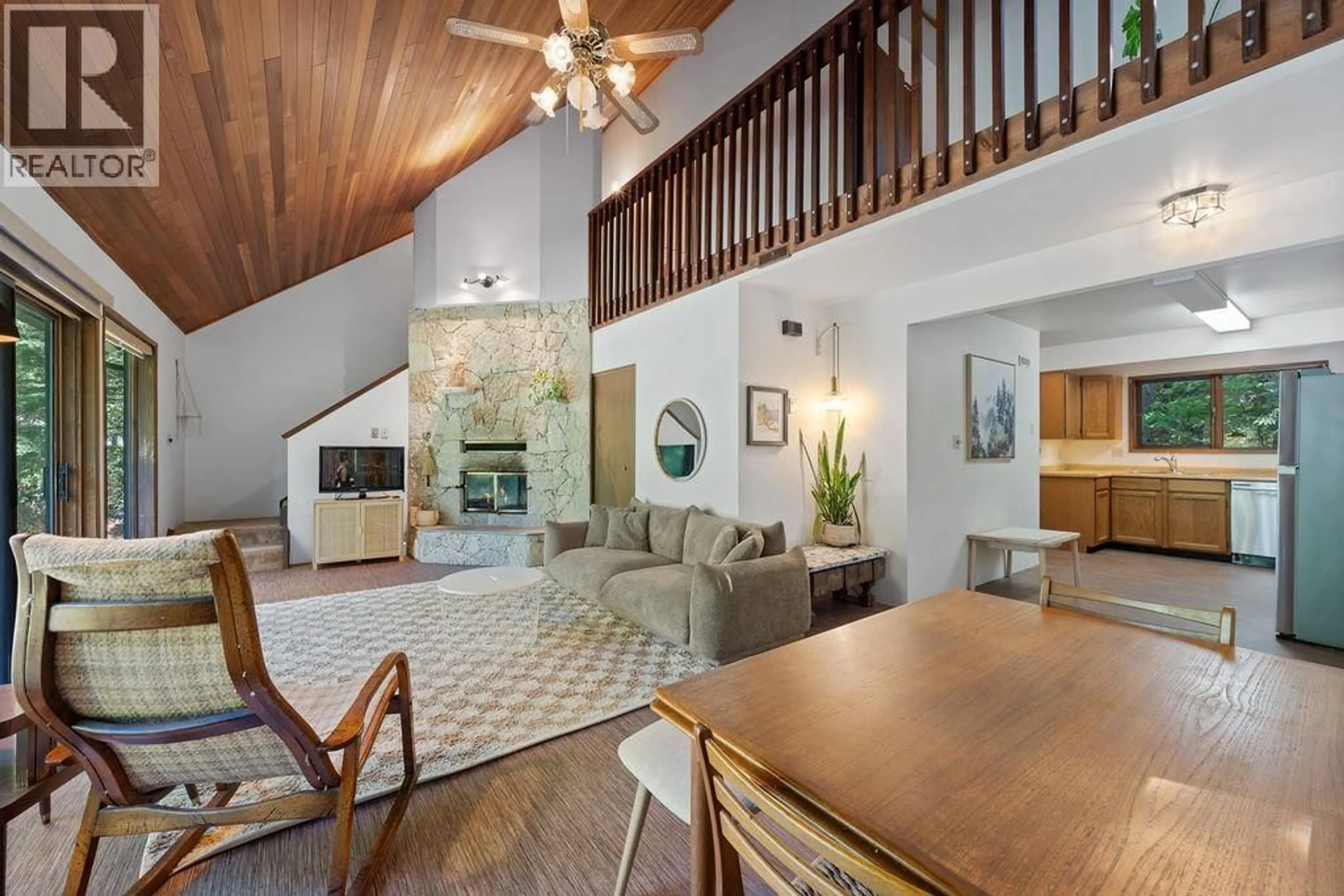 Living room with furniture, unknown for 2050 MIDNIGHT WAY, Squamish British Columbia V0N1H0